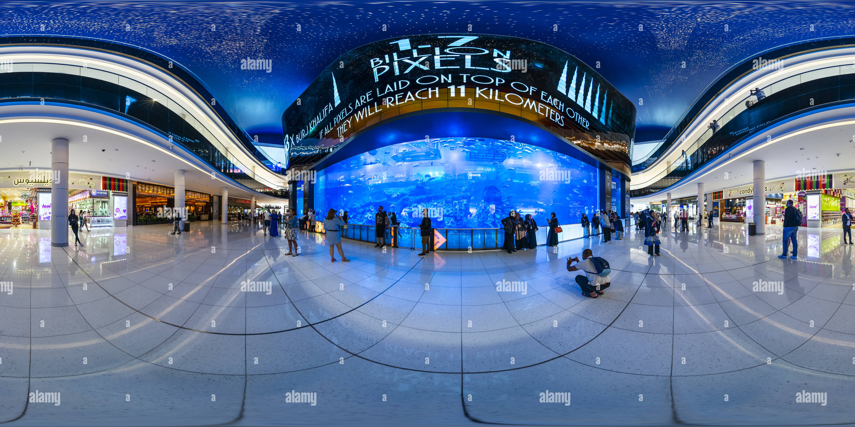 360 degree panoramic view of Dubai Mall Aquarium(杜拜購物中心巨型魚缸), Dubai, UAE