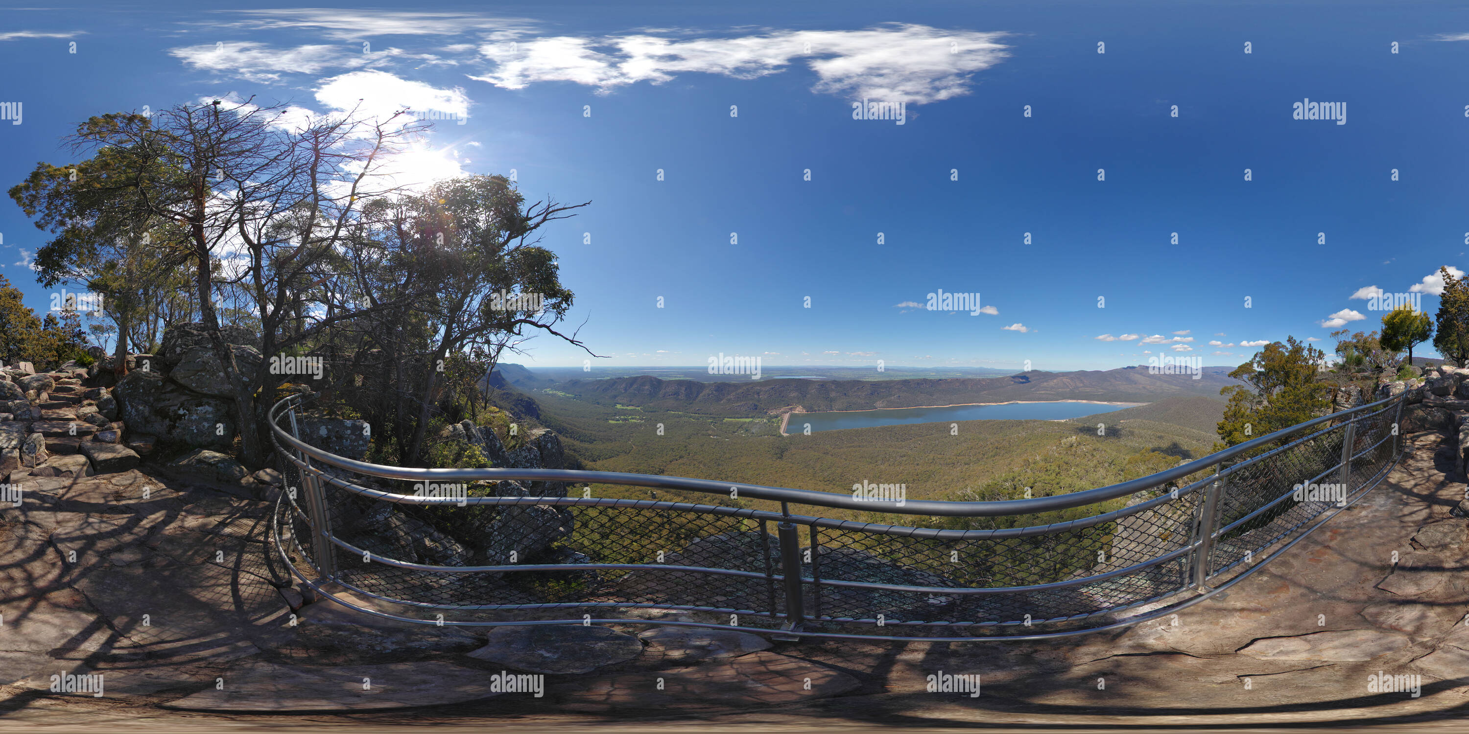 360° view of Lake Bellfield from Sundial Peak Alamy