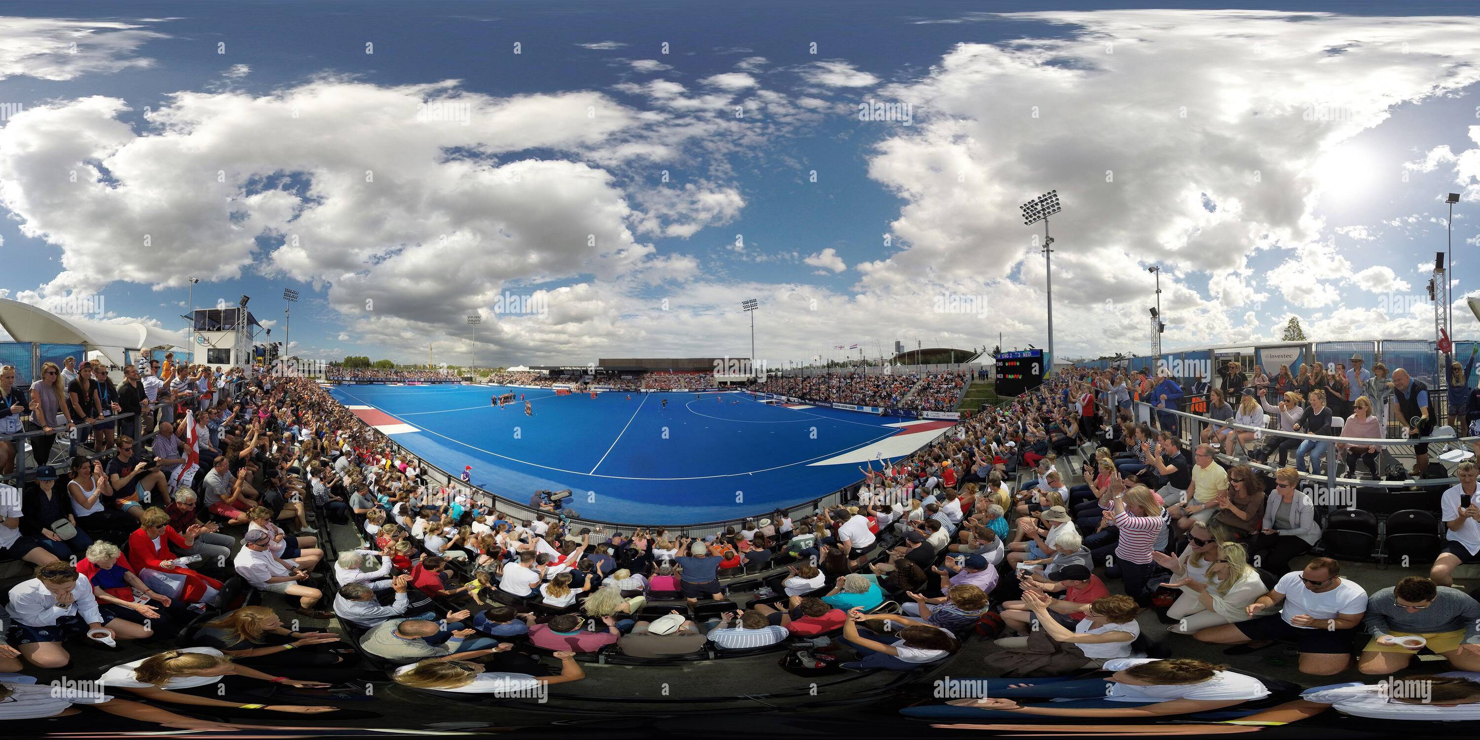 360 degree panoramic view of ANDY MURRAY DURING HIS GAME WITH JORDAN THOMPSON AT THE AEGON TENNIS CHAMPIONSHIPS,QUEENS CLUB, LONDON. PICTURE CREDIT:  © MARK PAIN / ALAMY