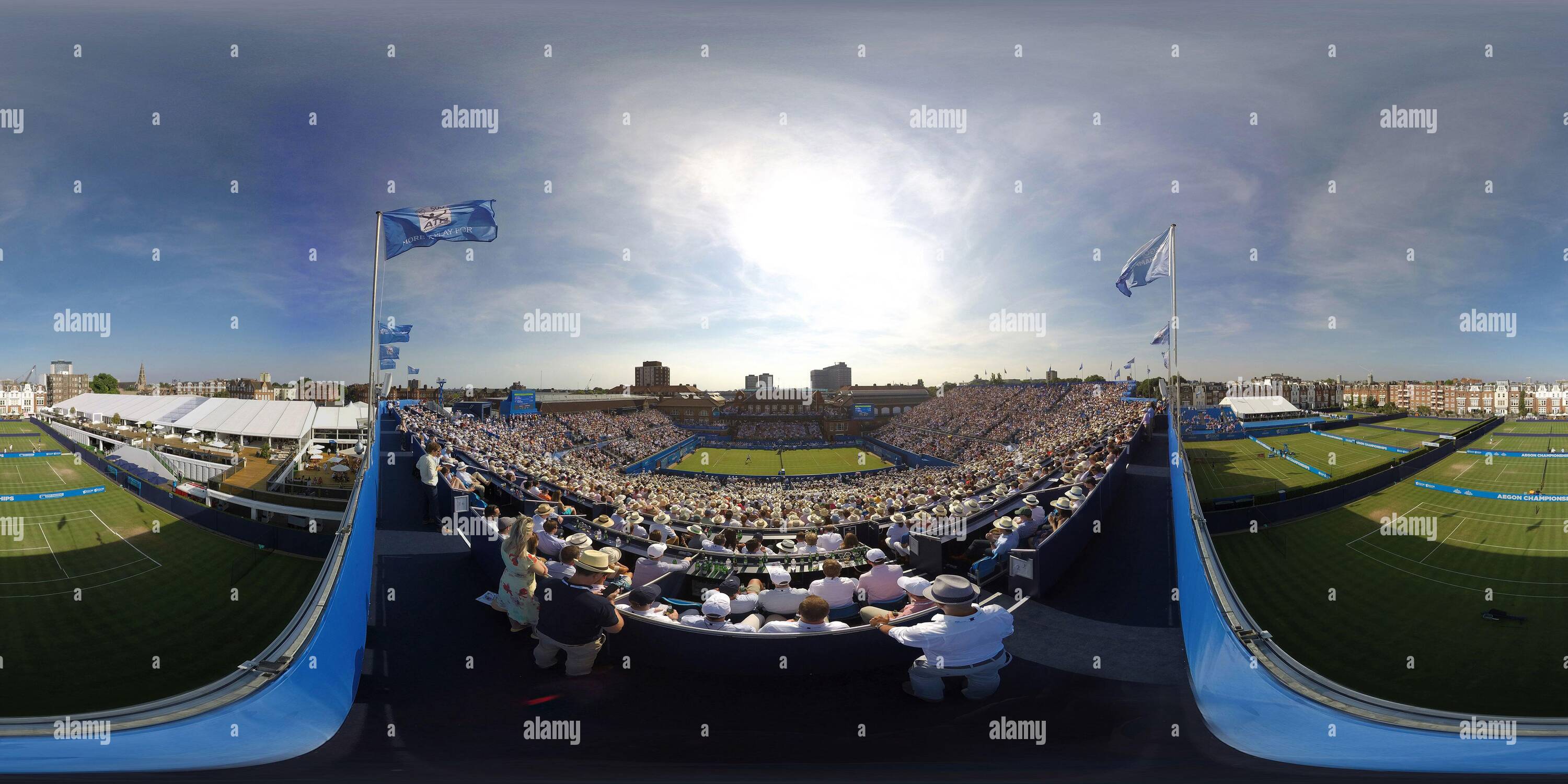 360 degree panoramic view of ANDY MURRAY DURING HIS GAME WITH JORDAN THOMPSON AT THE AEGON TENNIS CHAMPIONSHIPS,QUEENS CLUB, LONDON. PICTURE CREDIT:  © MARK PAIN / ALAMY