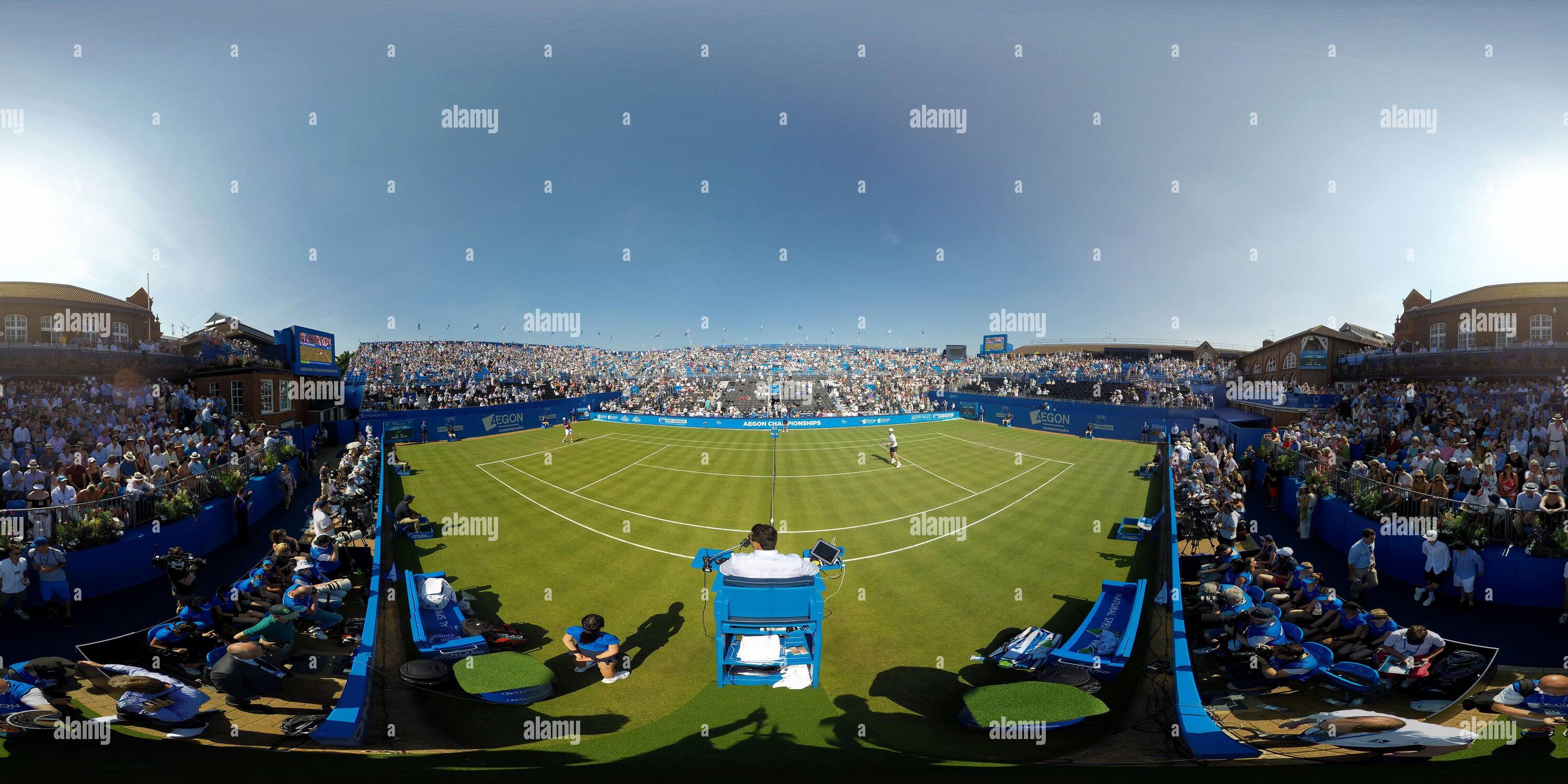 360 degree panoramic view of ANDY MURRAY DURING HIS GAME WITH JORDAN THOMPSON AT THE AEGON TENNIS CHAMPIONSHIPS,QUEENS CLUB, LONDON. PICTURE CREDIT: © MARK PAIN / ALAMY