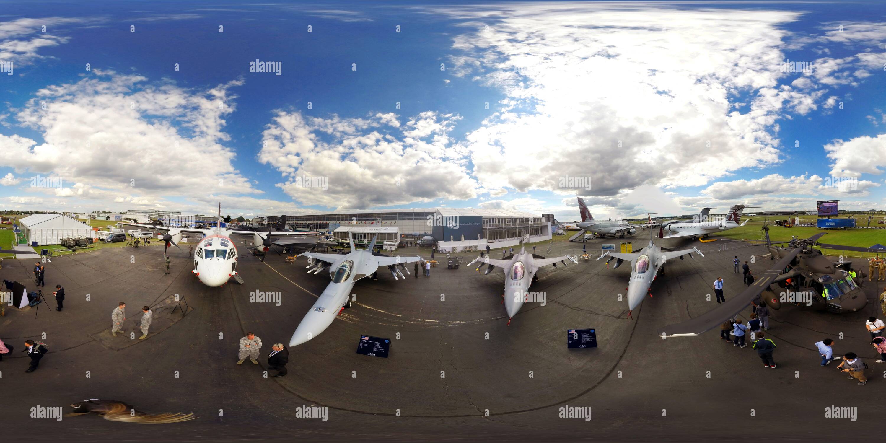 360 degree panoramic view of Farnborough Airshow 2016. Pictured are a pair of F16 Fighting Falcons with others behind. See additional info. Picture : © Mark Pain / Alamy