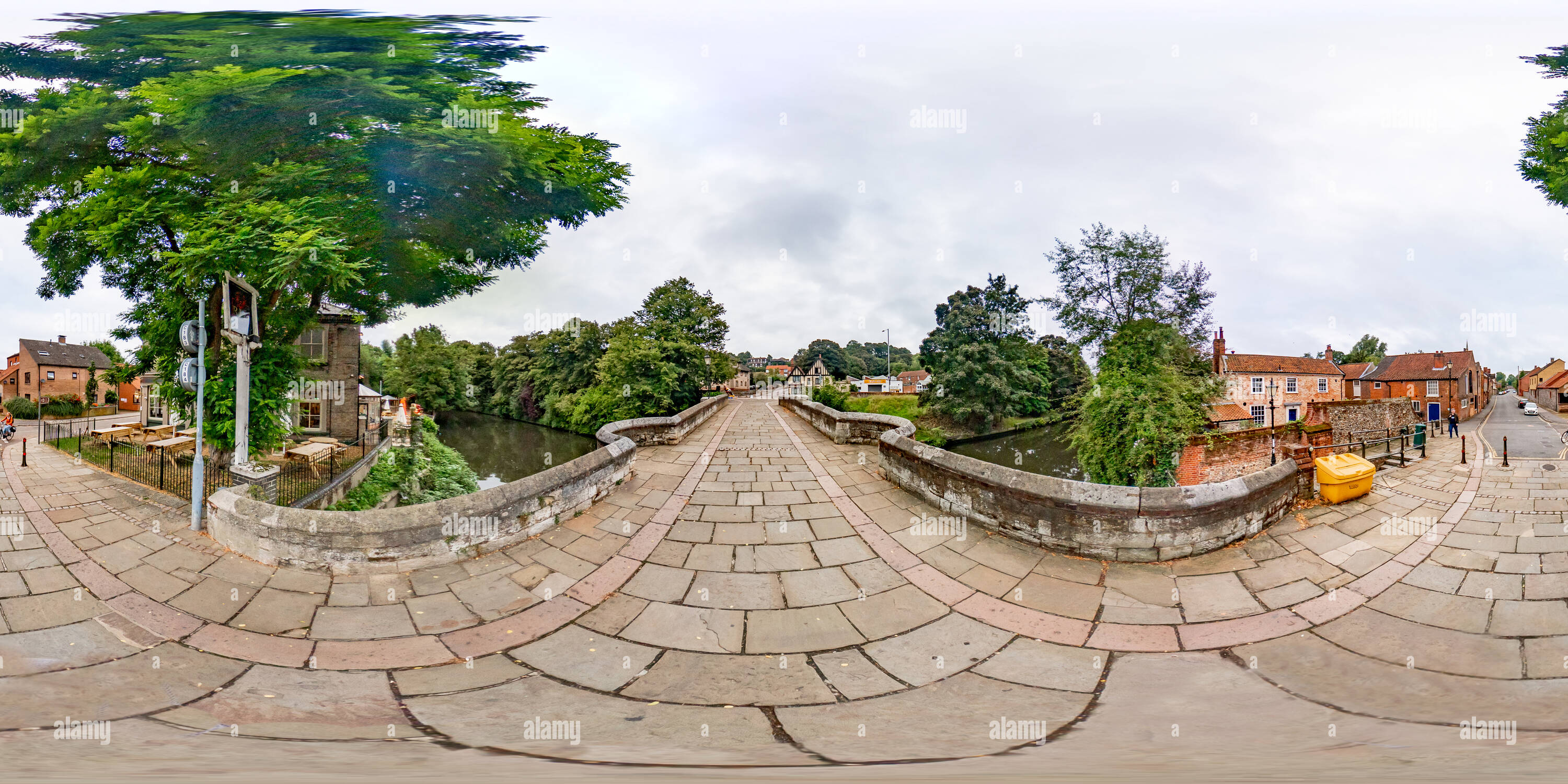 360° view of Bishops Bridge over the River Wensum, Norwich, Norfolk - Alamy