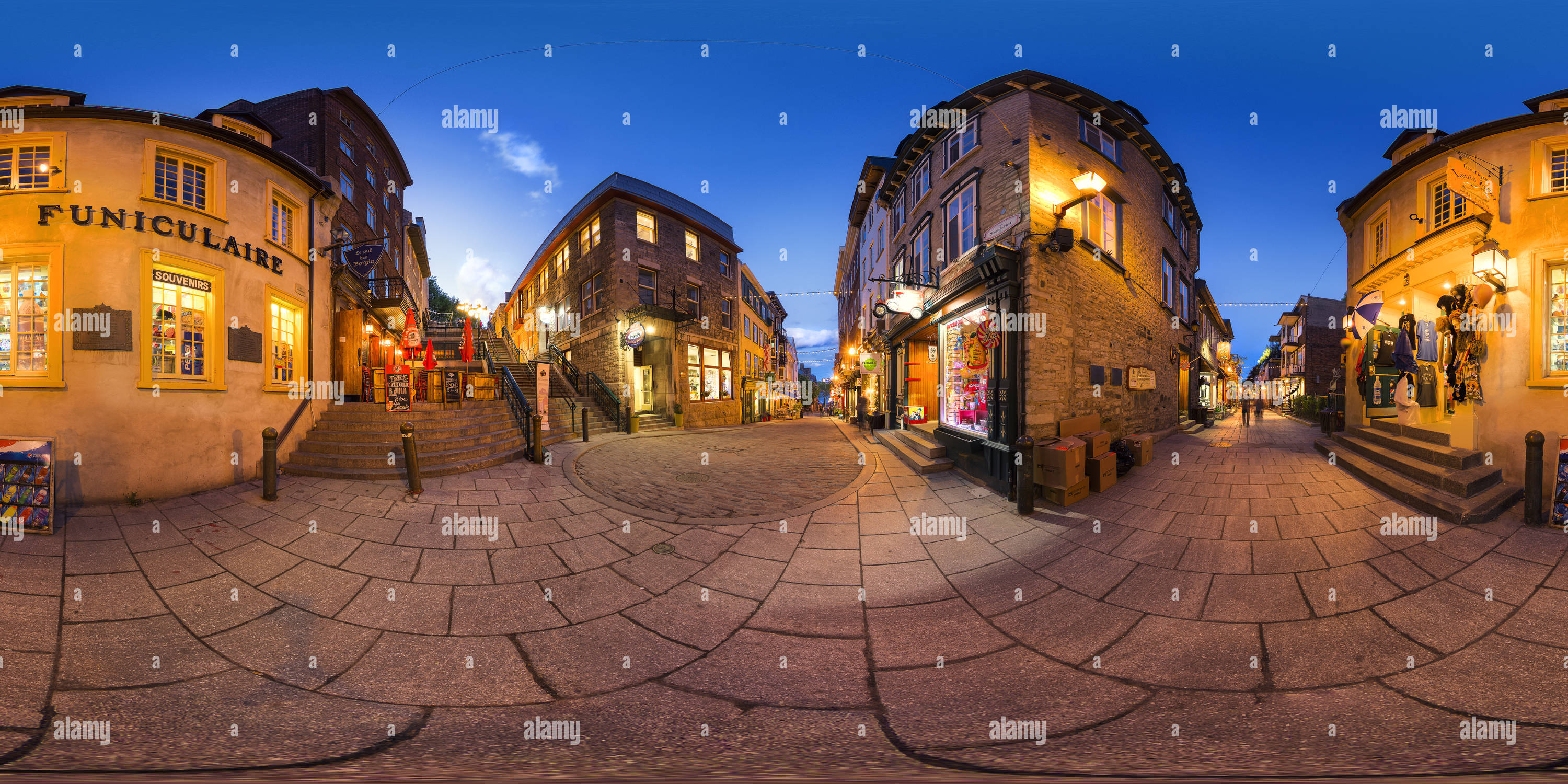 360-view-of-rue-du-petit-champlain-alamy