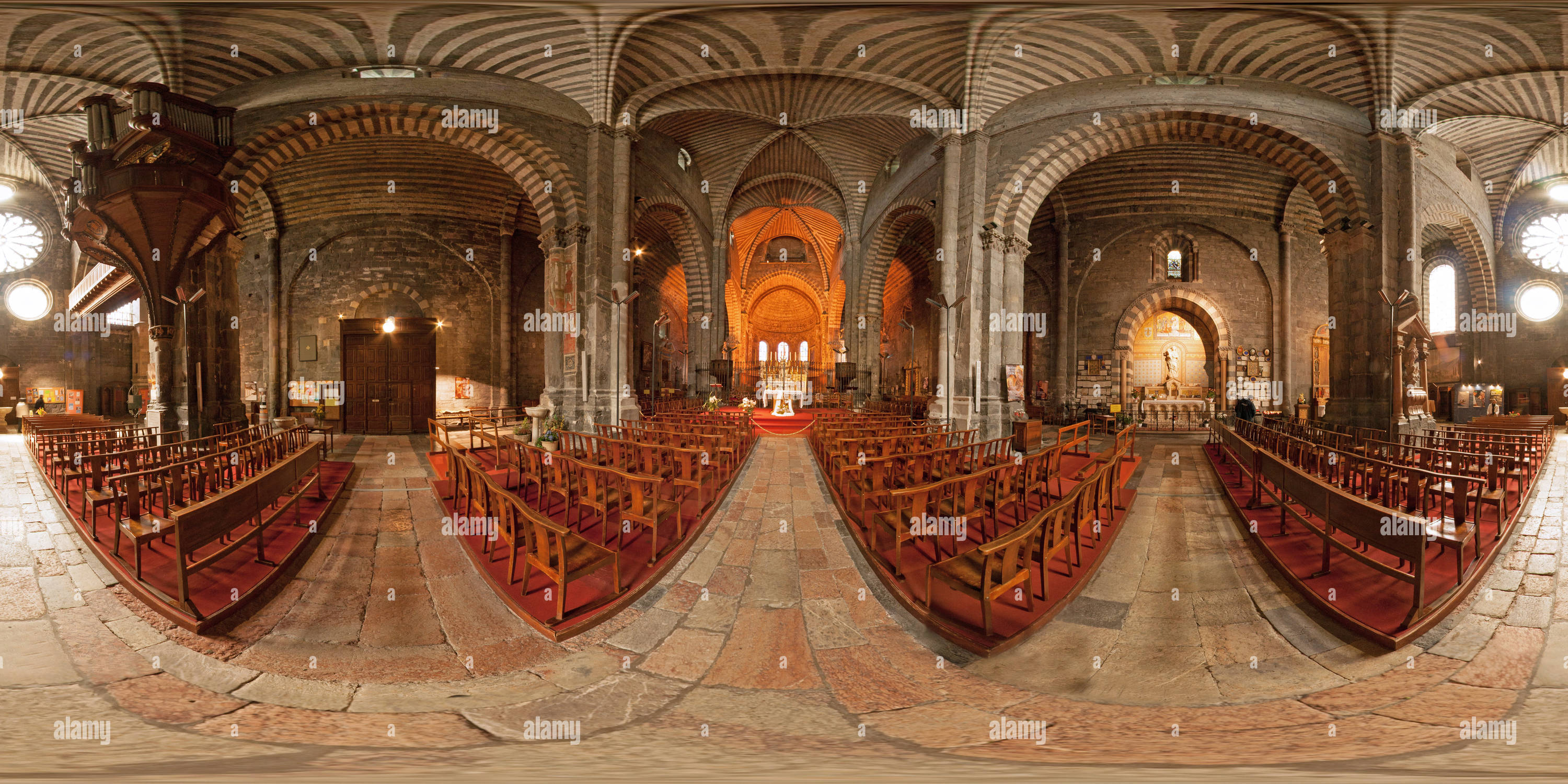 360° view of La cathédrale NotreDame d'Embrun Alamy