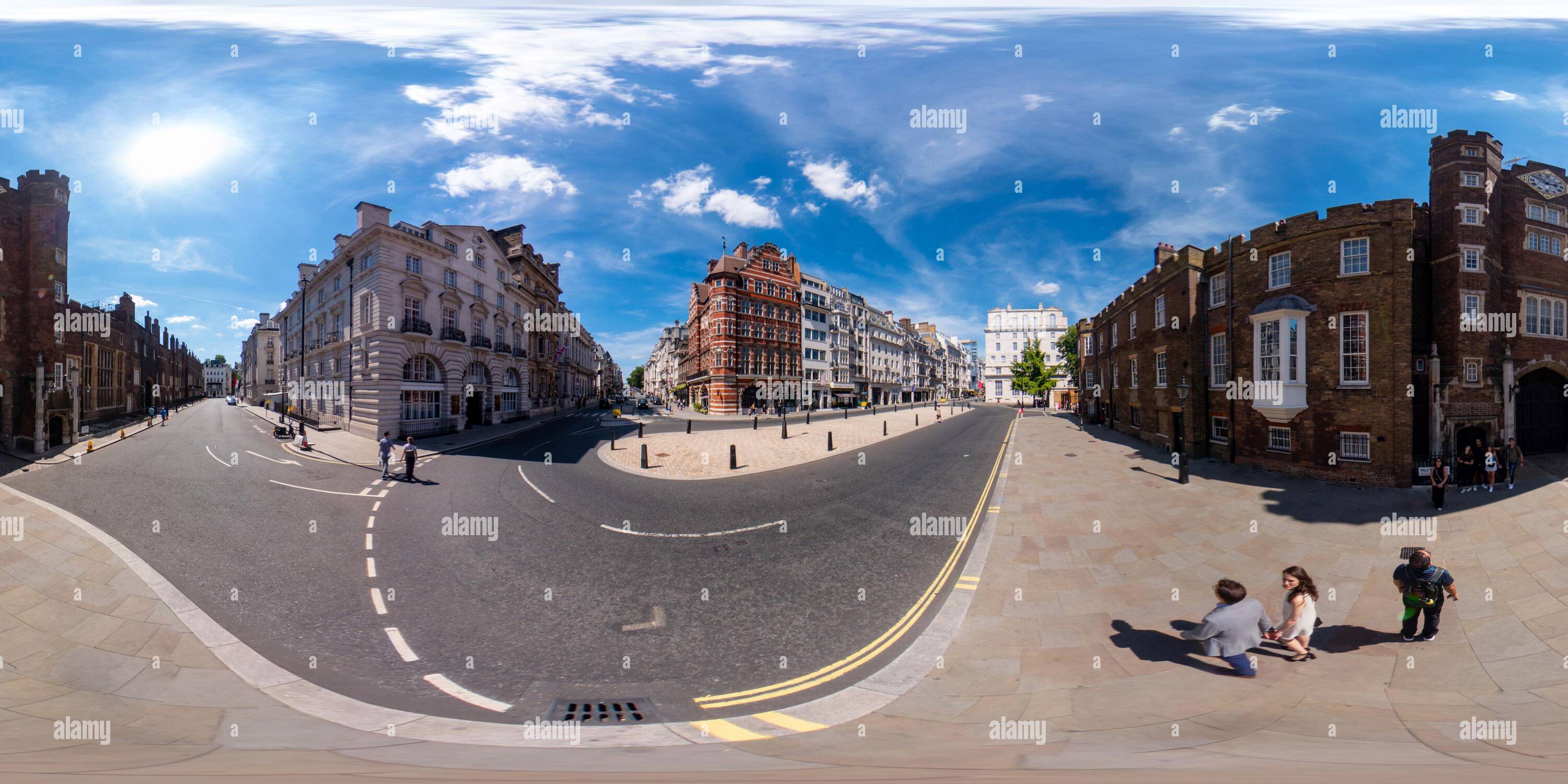 360 degree panoramic view of 360 virtual tour London historic architecture