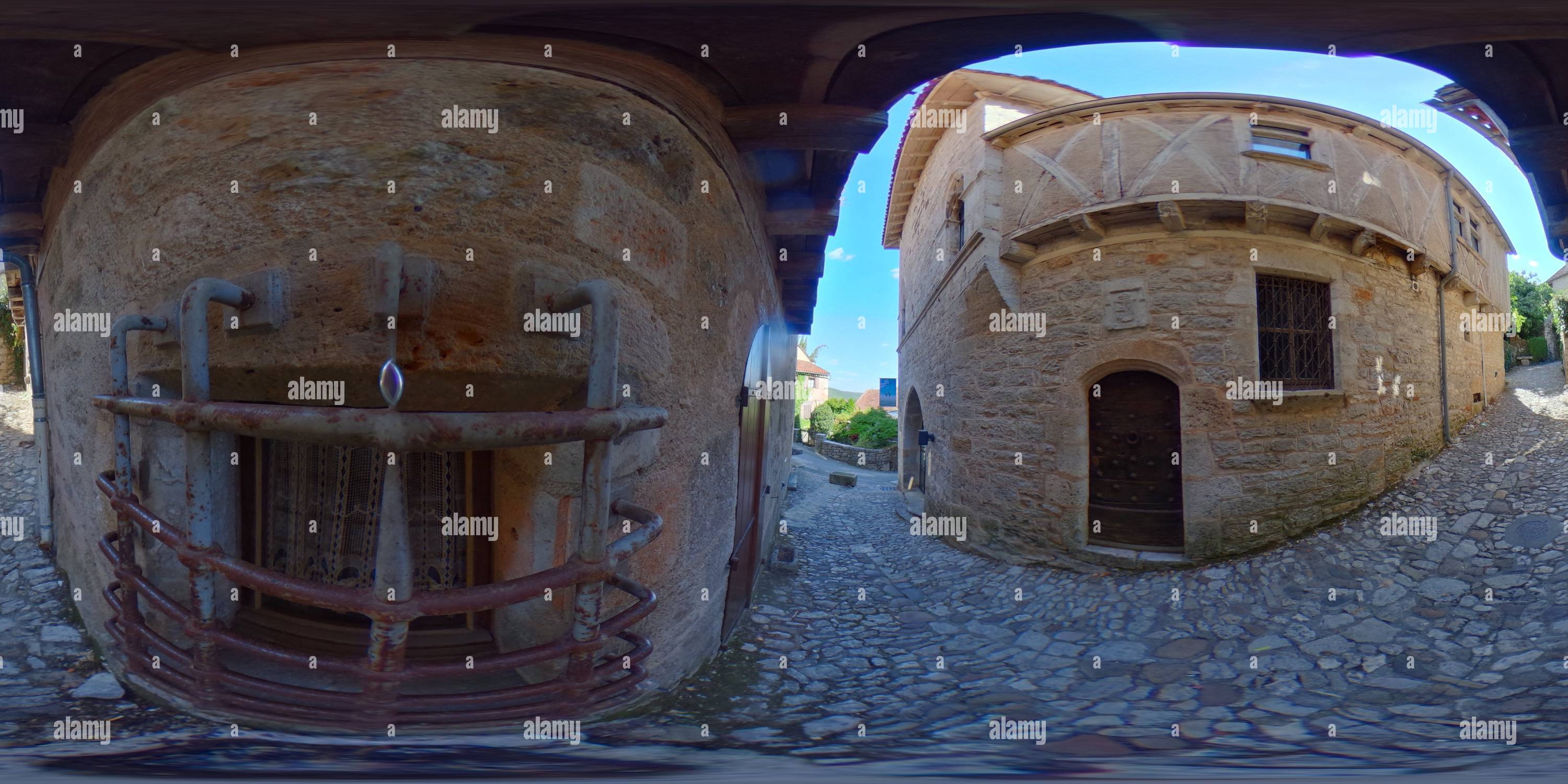 360° view of StCirq Lapopie 2 Alamy