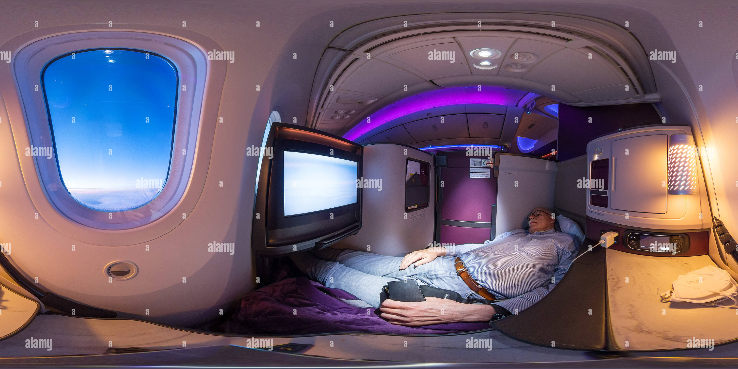 360 degree panoramic view of Qatar Airlines Boeing 787-9 Q-Suite Business Class Bed
