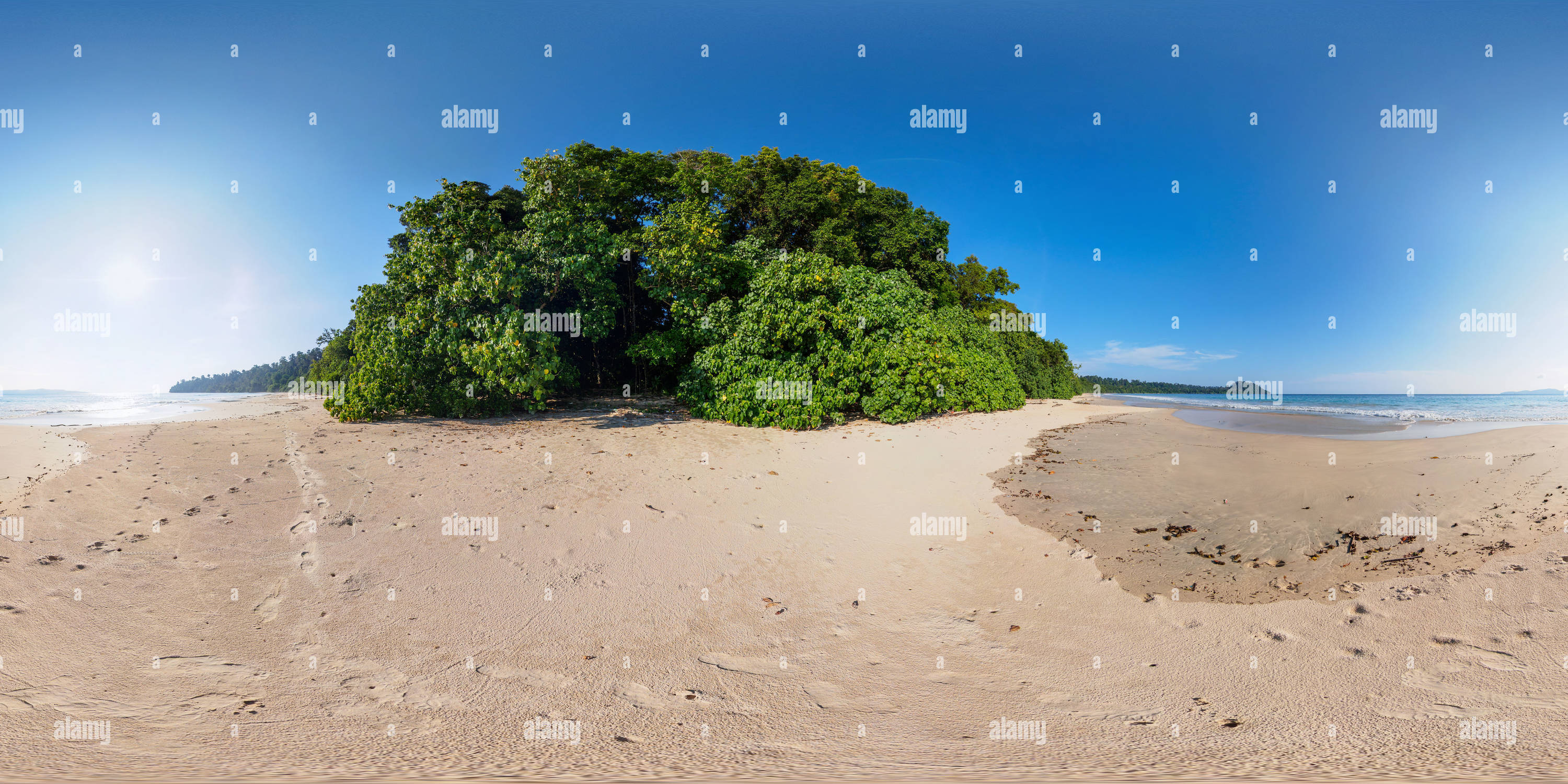 360° view of Pulau Tuangku island coastline, Banyak Islands - Alamy