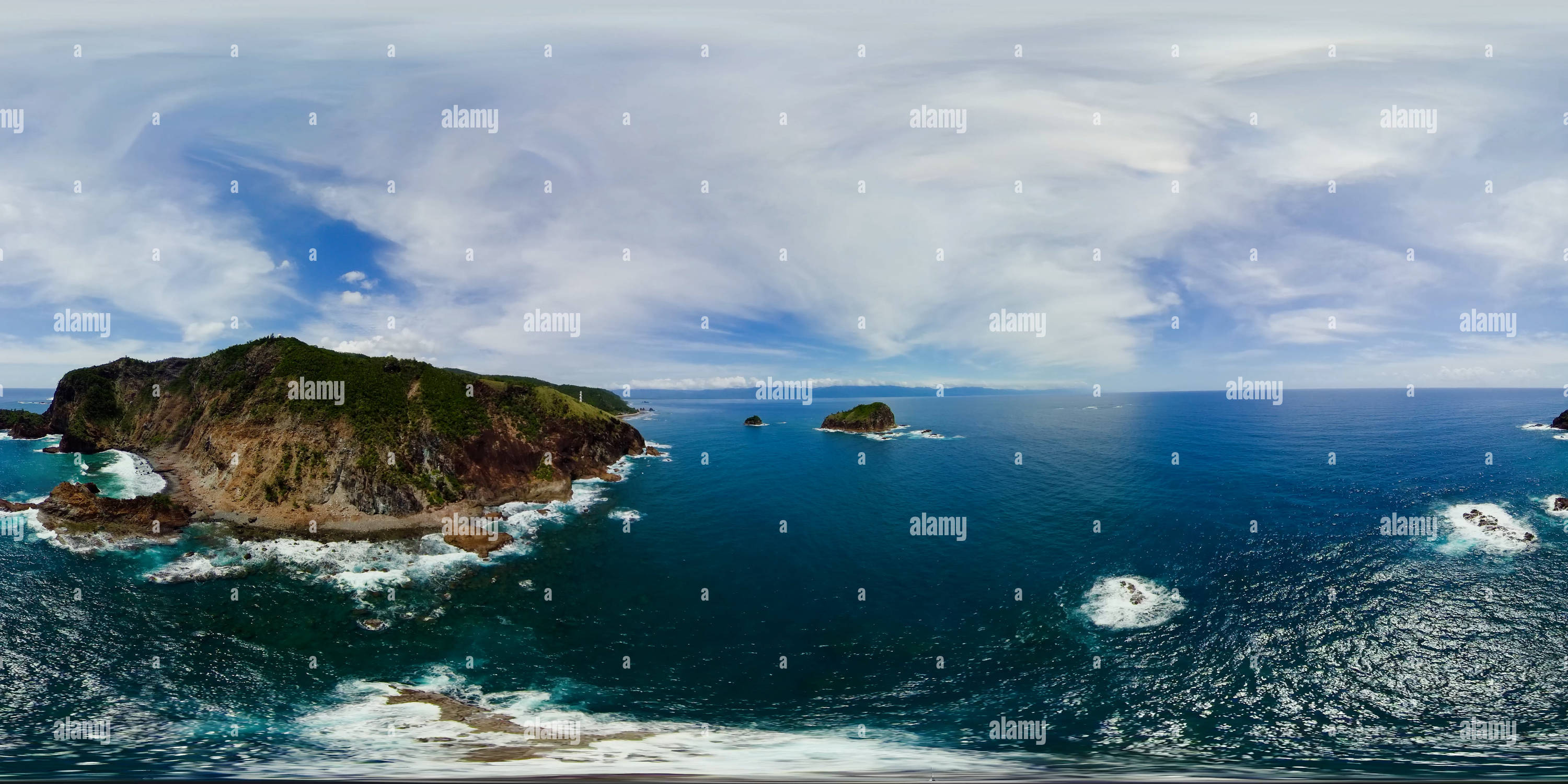 360 degree panoramic view of Sea surf and waves on the tropical coast.
