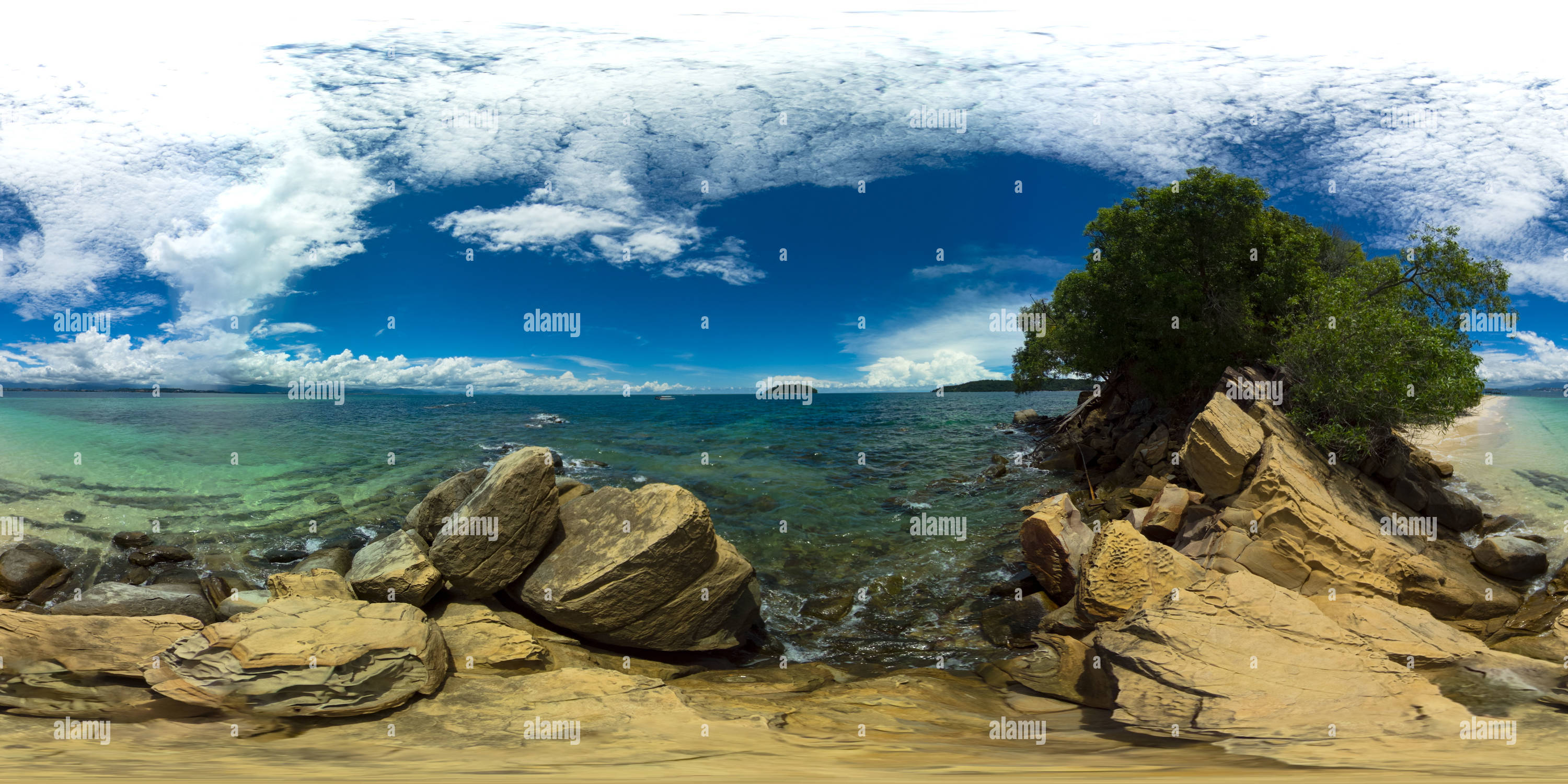 360 degree panoramic view of Beautiful sandy beach and blue sea.