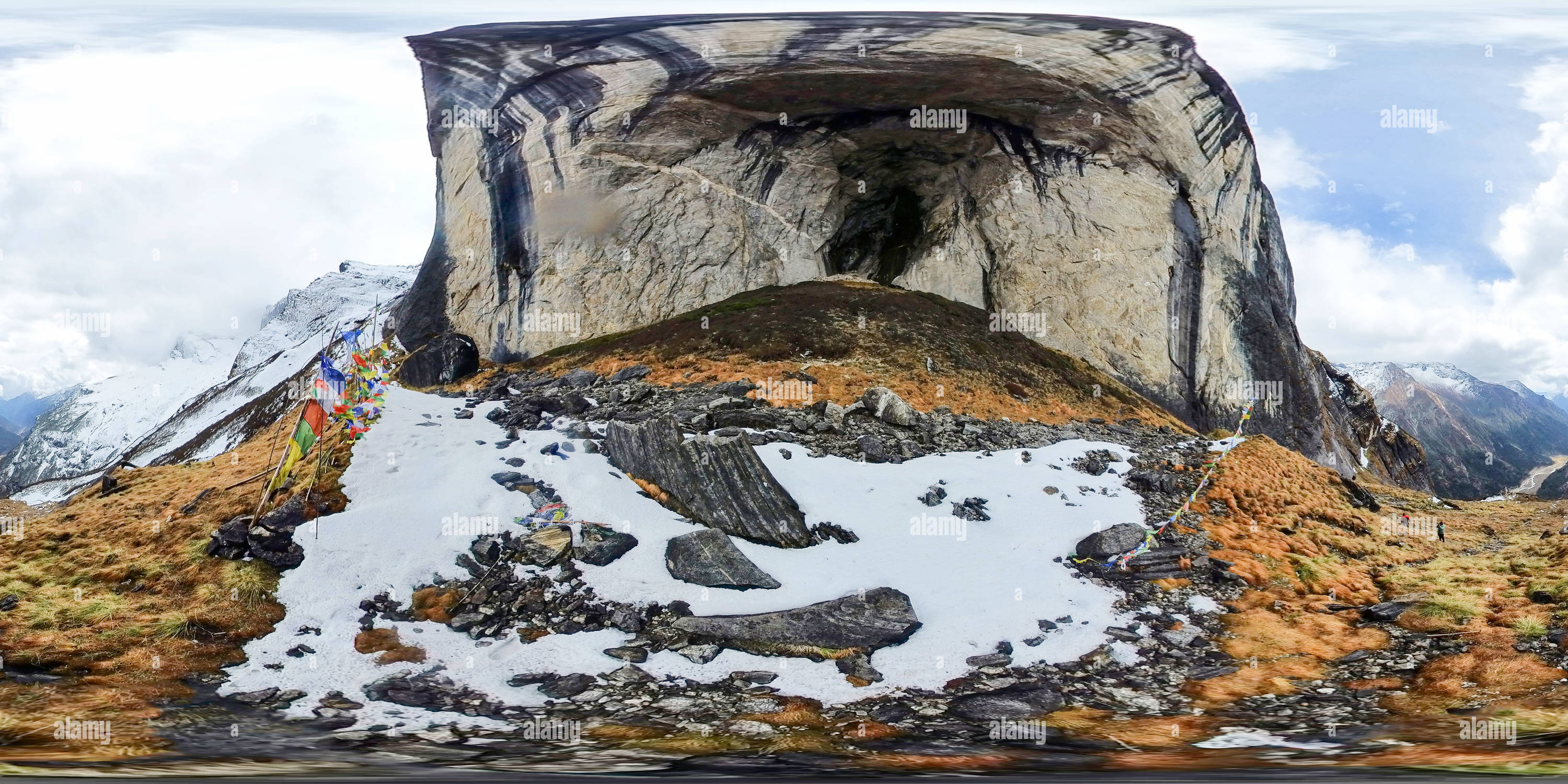 360° view of Shivadhara Cave in Makalu National Park, Nepal - Alamy