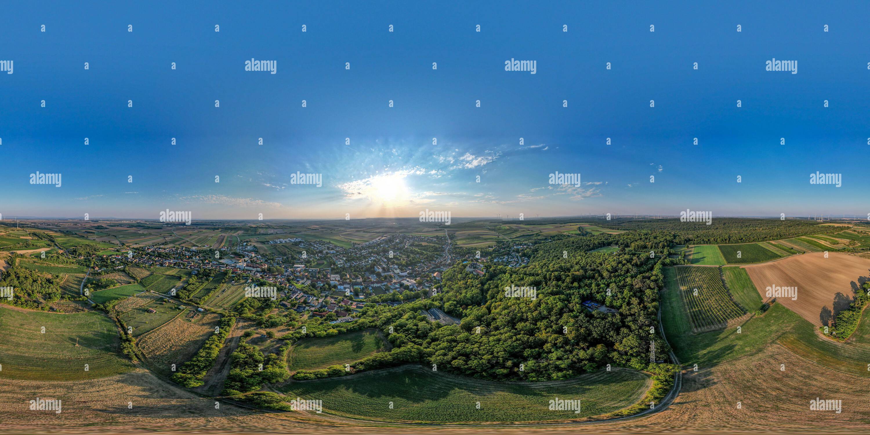 360 degree panoramic view of Schloss Matzen-Raggendorf Bezirk Gänserndorf 360 Grad Luftbild