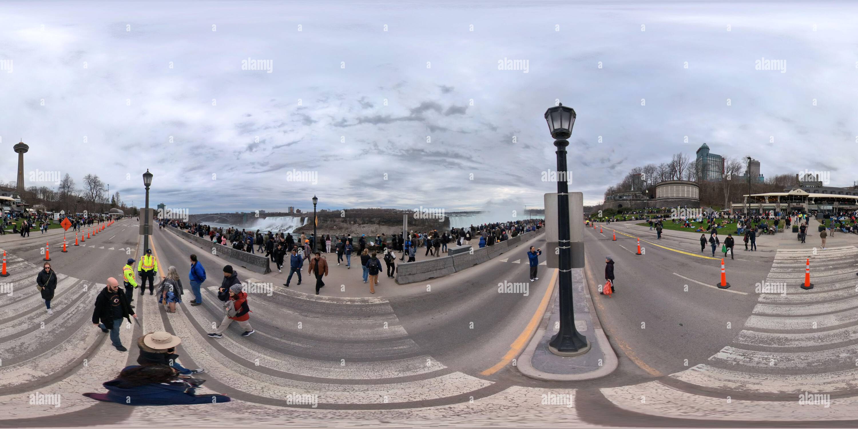 360° view of Niagara Falls, Canada. 8th Apr, 2025. Queen Victoria Park