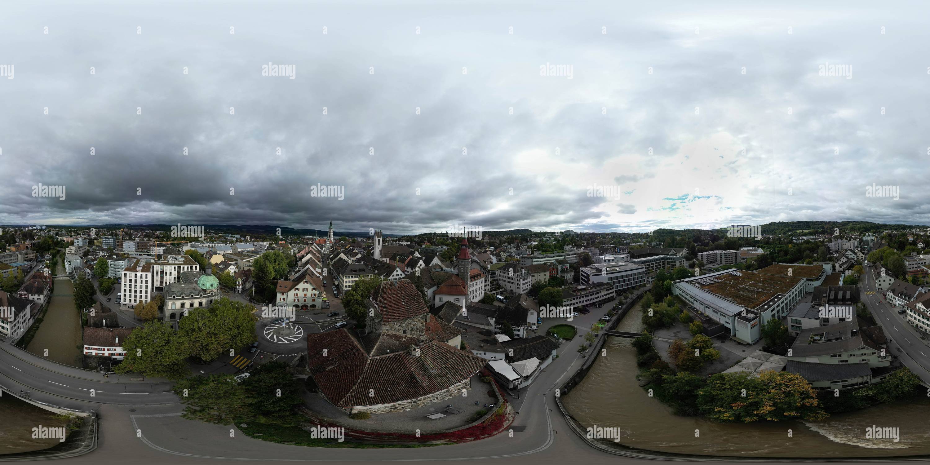 360 degree panoramic view of Bewoelktes Wetter ueber Frauenfeld (aerial view)