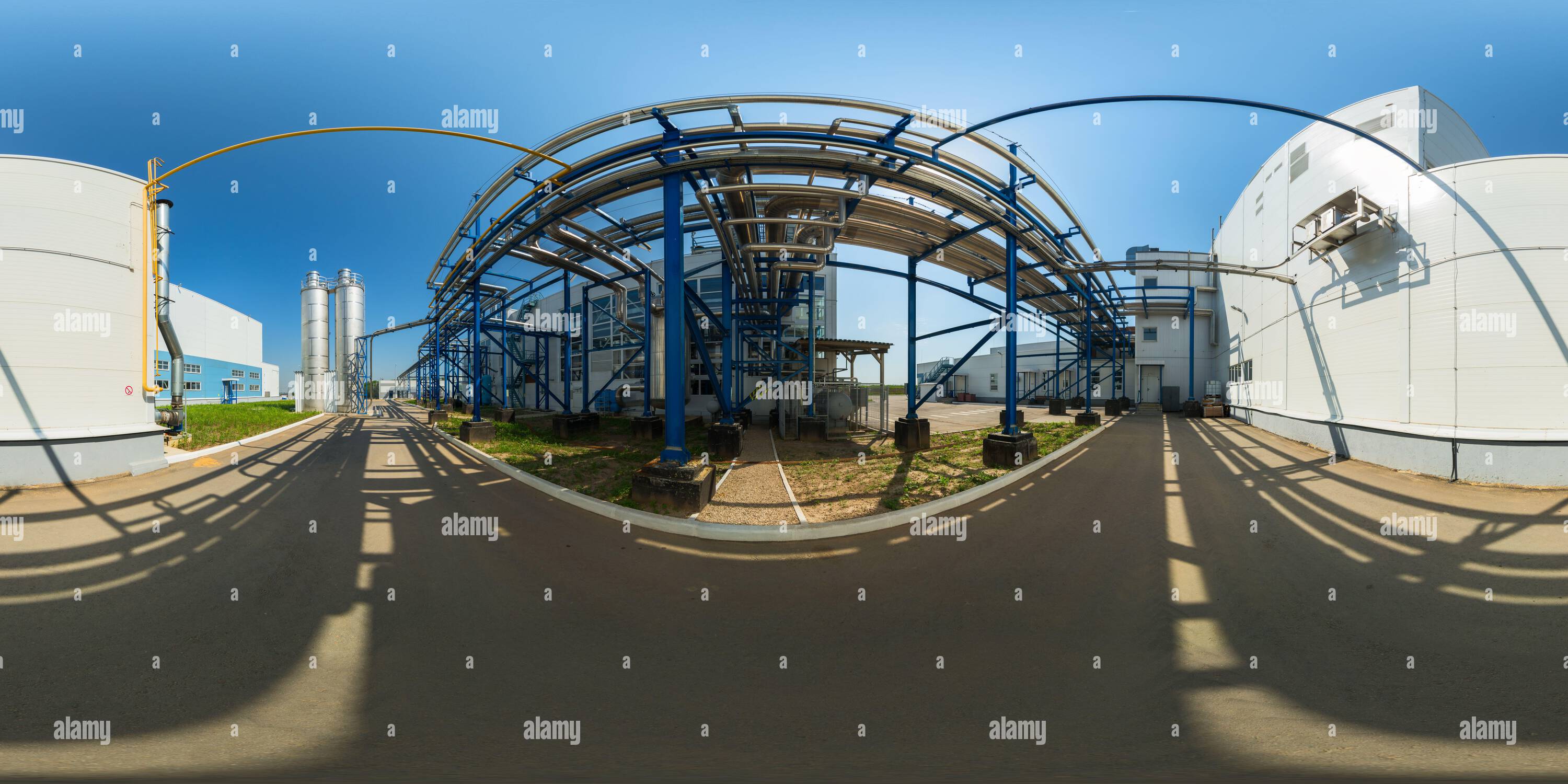 Equrectangular Grid Outside 180 degree pipe hi-res stock photography and images - Alamy
