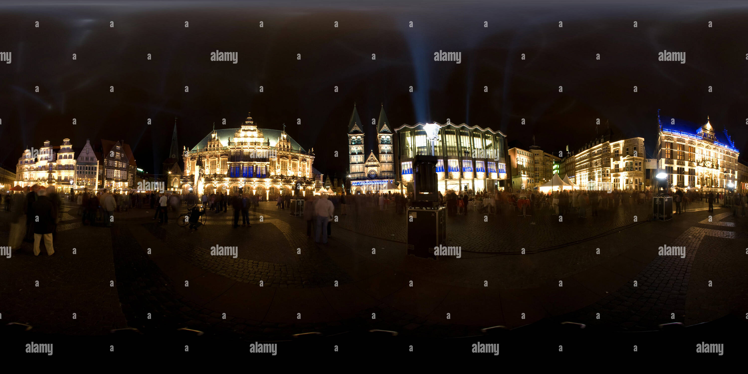 360 degree panoramic view of Nachthimmel während des Musikfestes