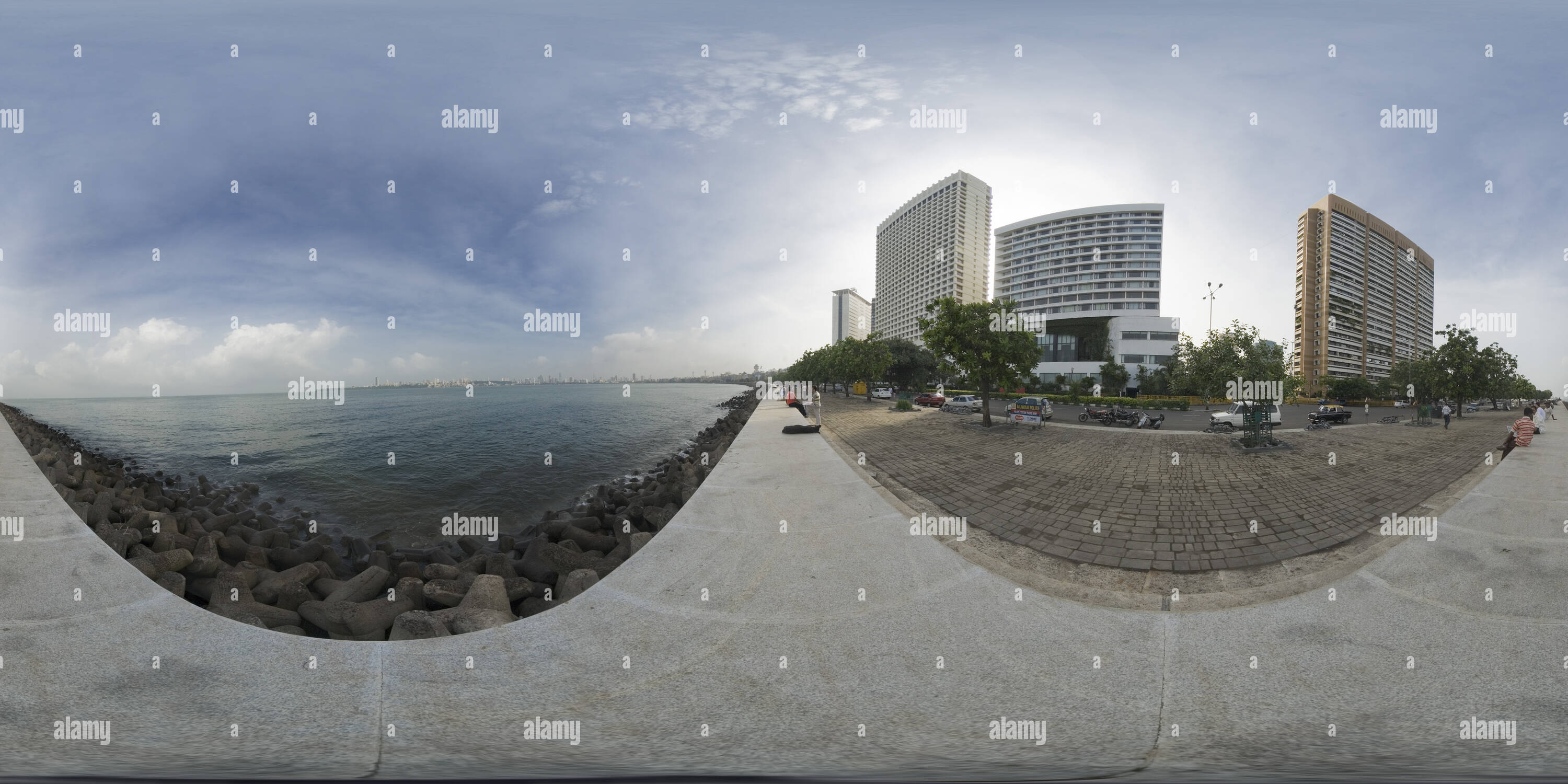 360° view of Oberoi Hotel and Hilton Towers Alamy