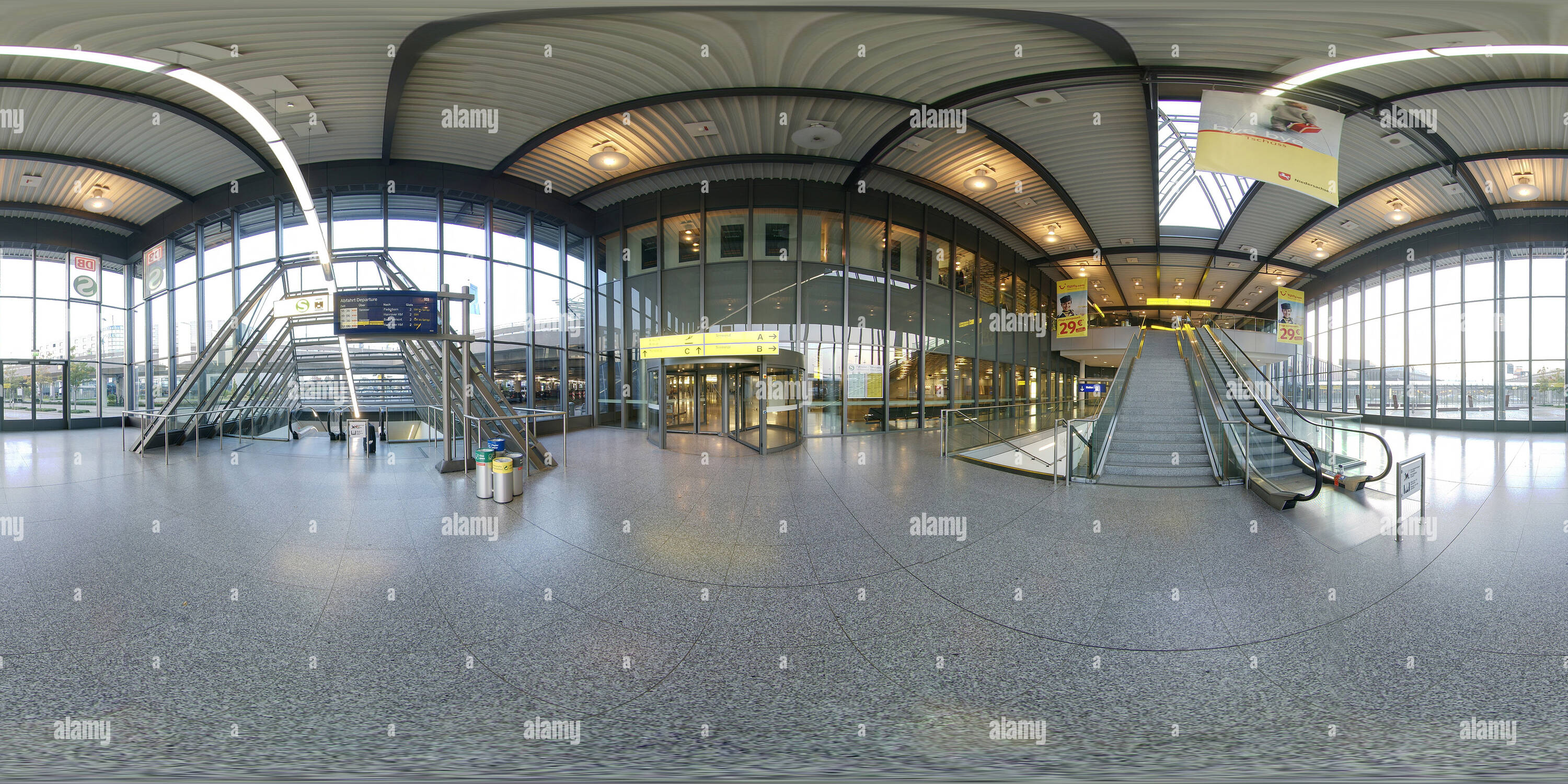 360° View Of Flughafen Hannover Und S-Bahn Station - Alamy