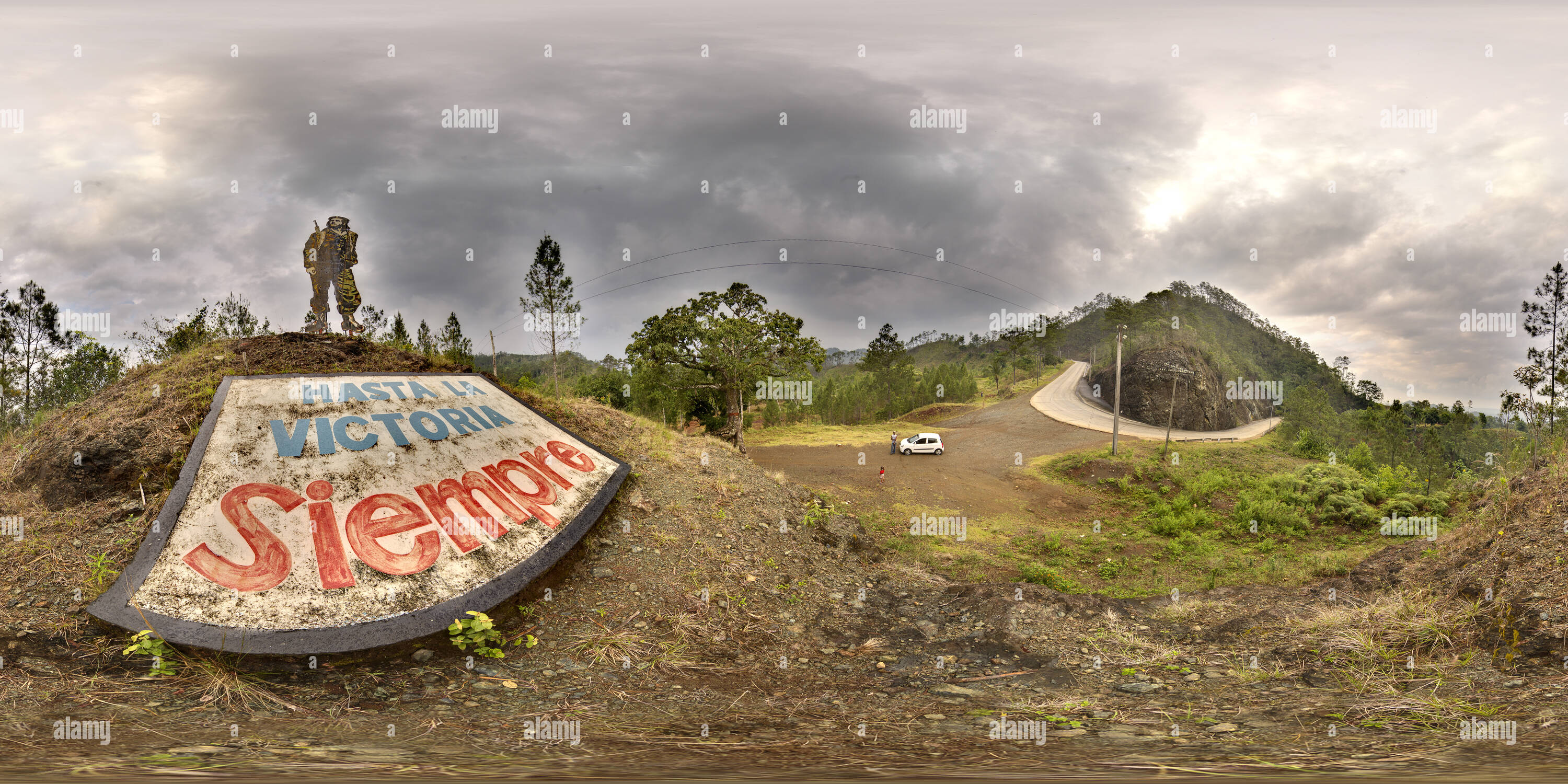 360-view-of-rusty-che-guevara-statue-in-the-mountains-alamy