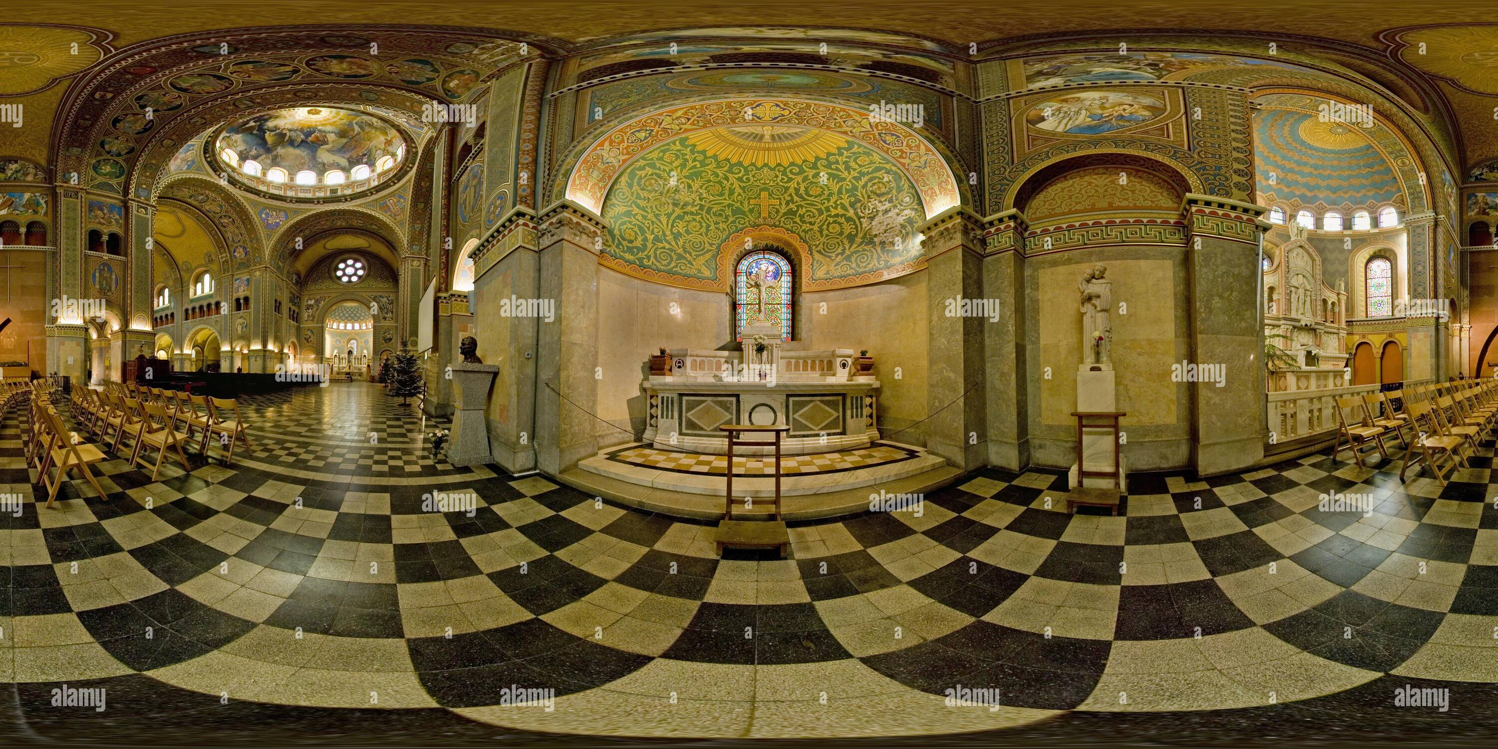 360° view of Votive Church Cathedral Sanctuary Alamy