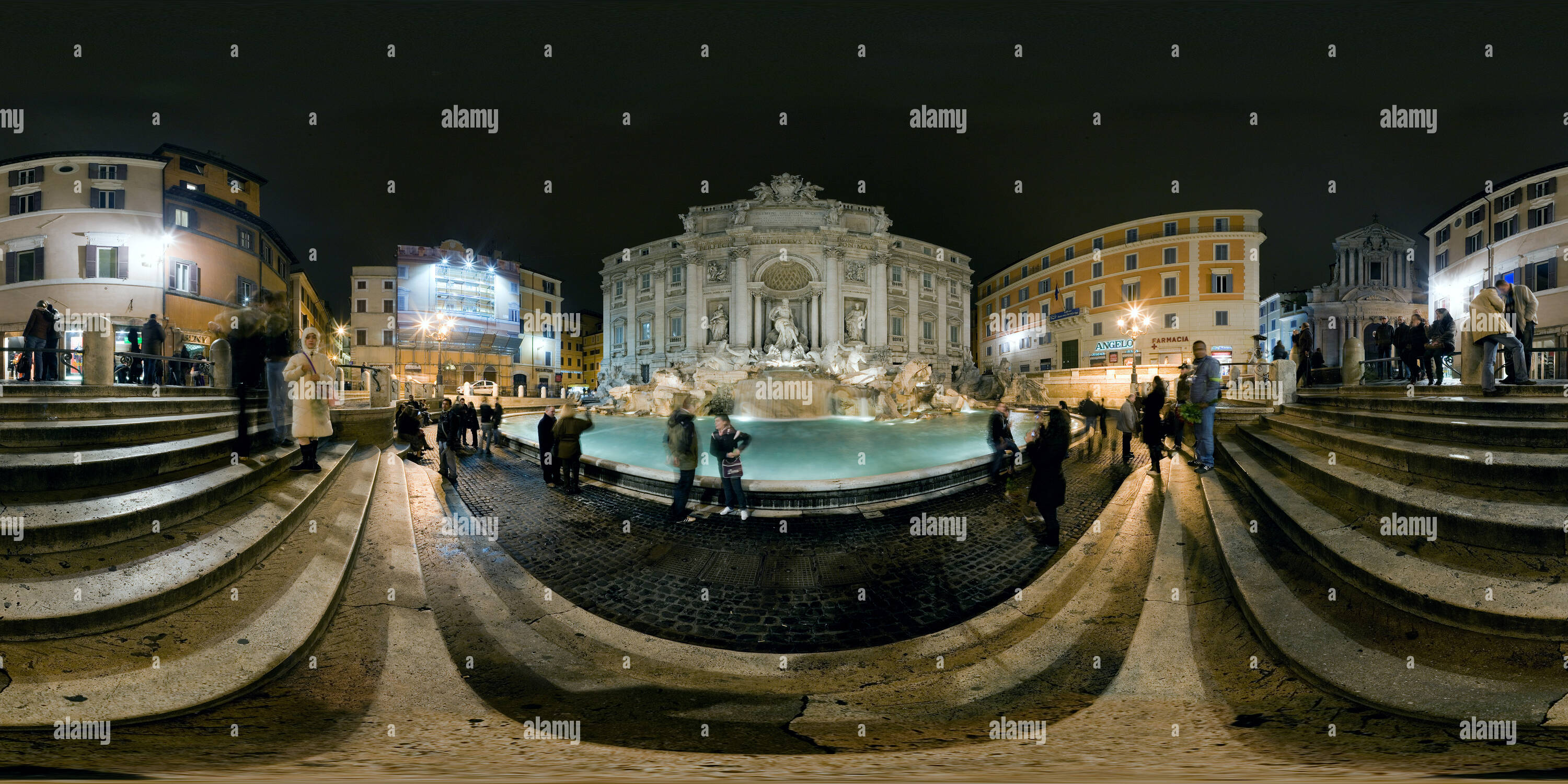 360 degree panoramic view of Trevi Fountain Roma