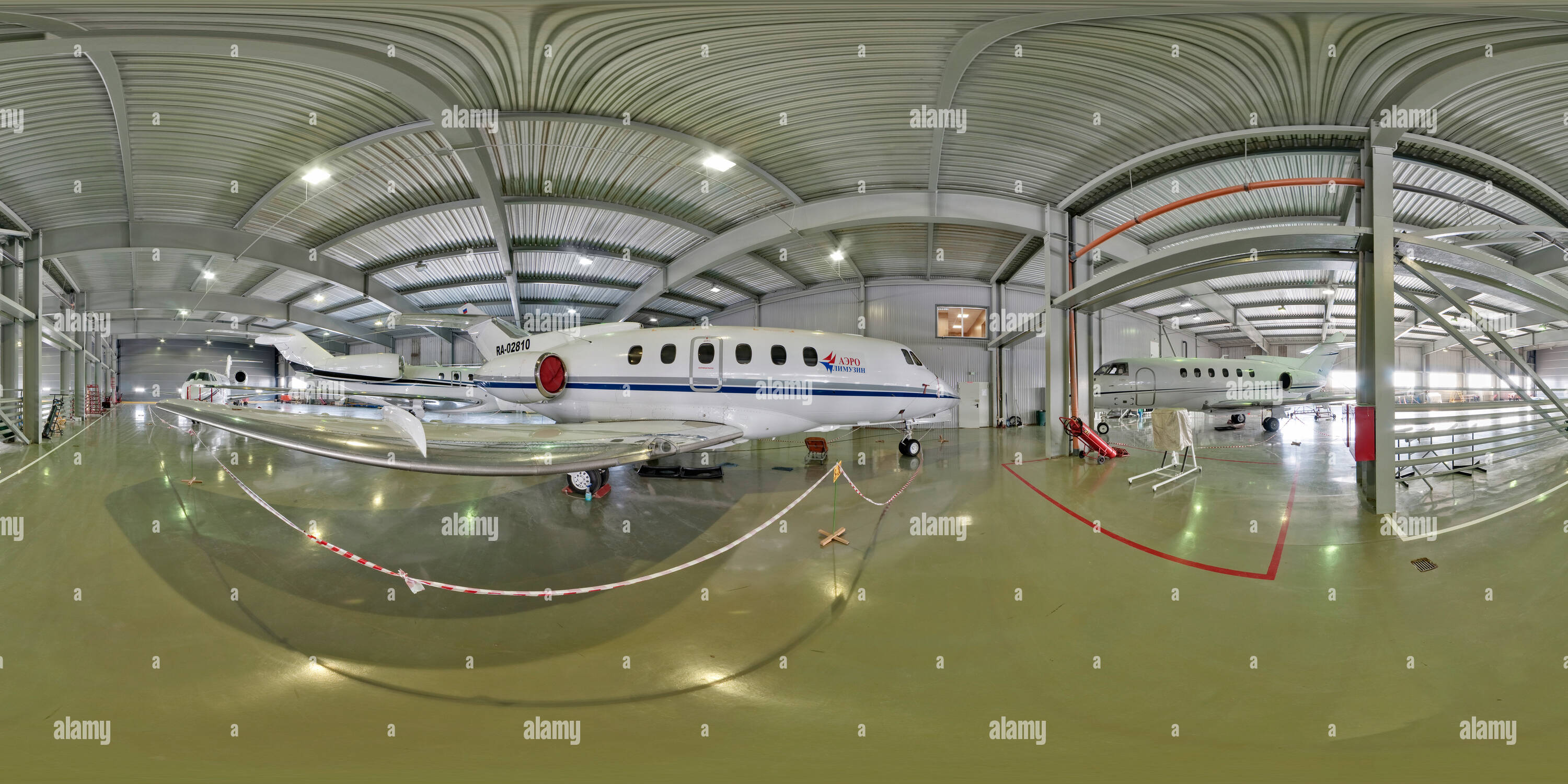 360° View Of Aircraft Service Hangar - Alamy