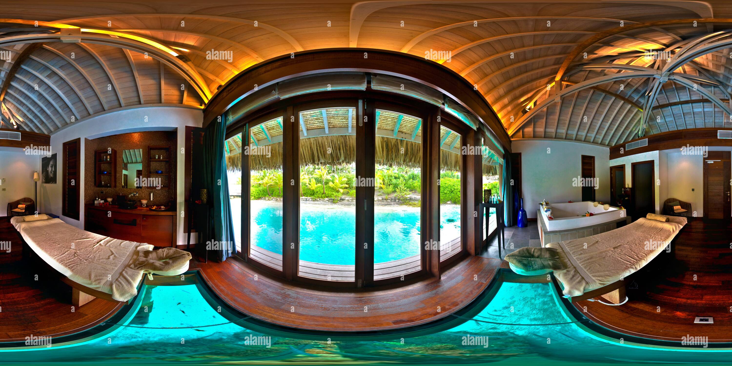 360° view of Deep Ocean Spa : Over Water Bungalow Jacuzzi - Alamy