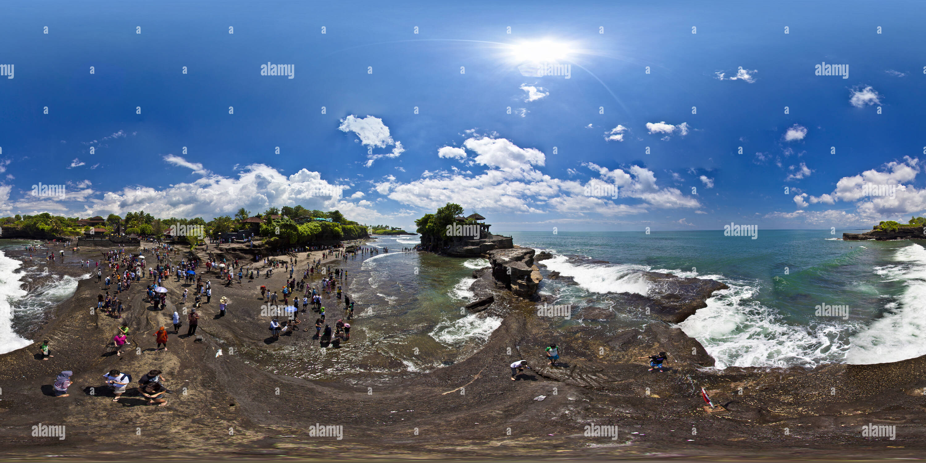 360° view of Tanah Lot : Bali Temple On The Rock - Alamy