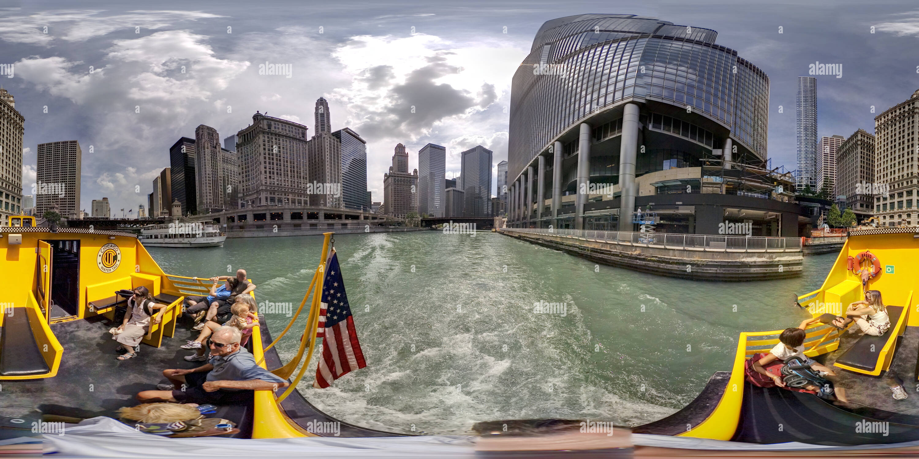 360° view of Chicago Water Taxi 