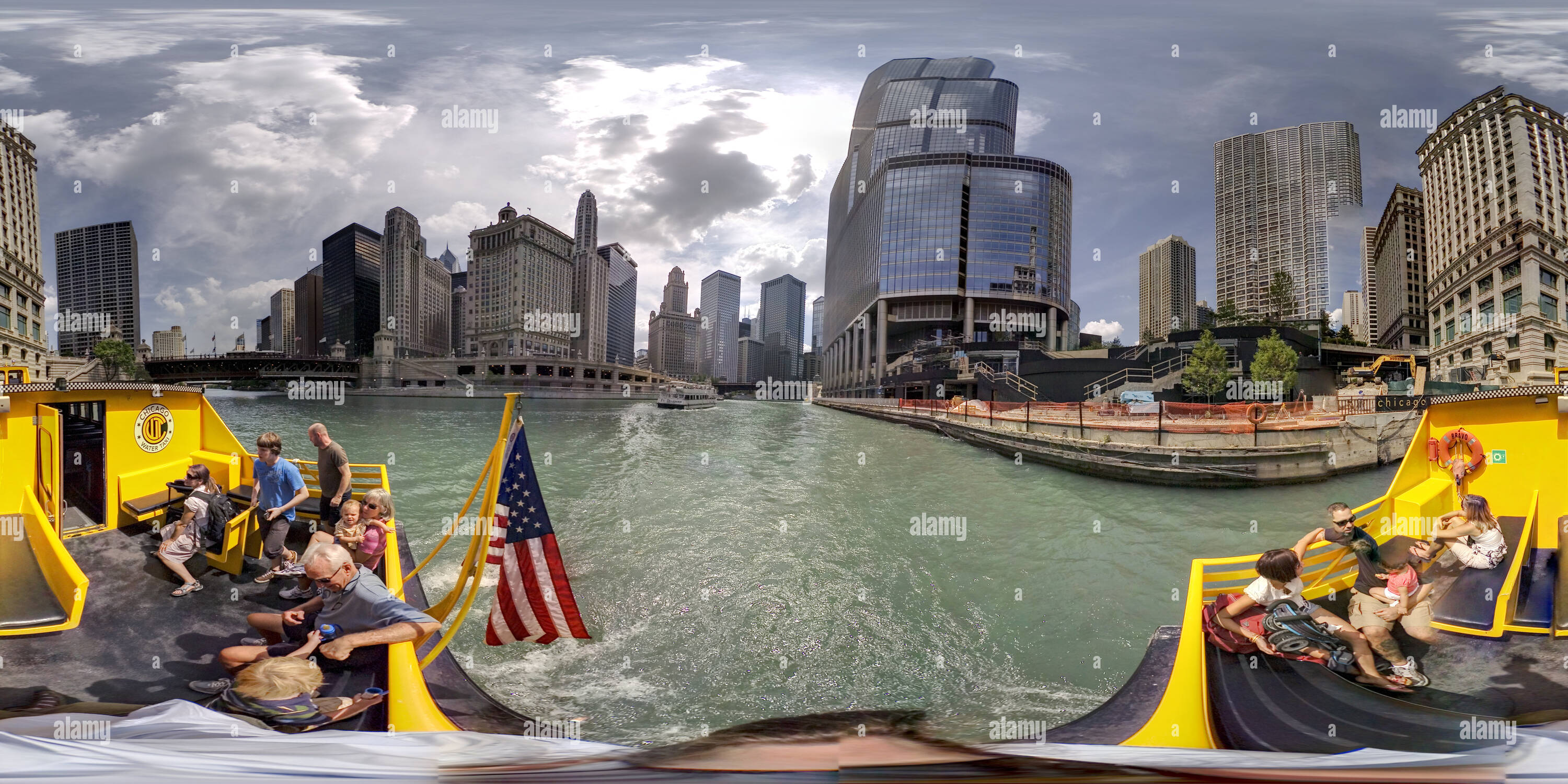 360° view of Chicago Water Taxi 