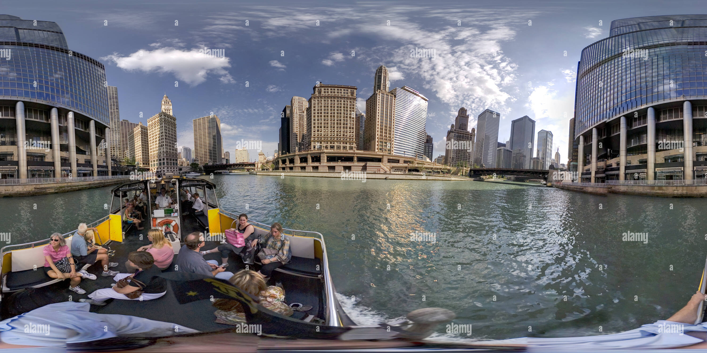 360° view of Chicago Water Taxi 