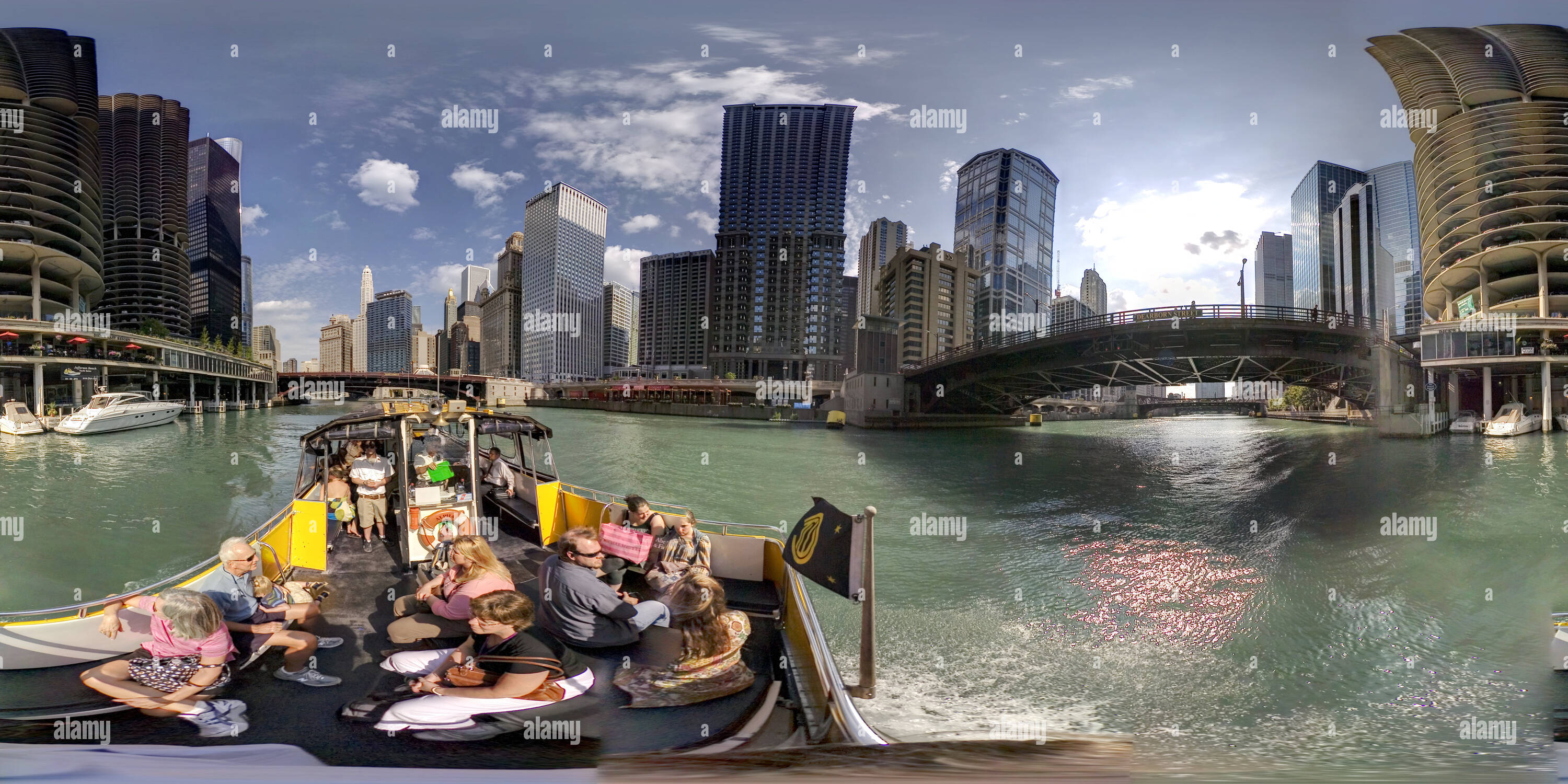 360° view of Chicago Water Taxi 