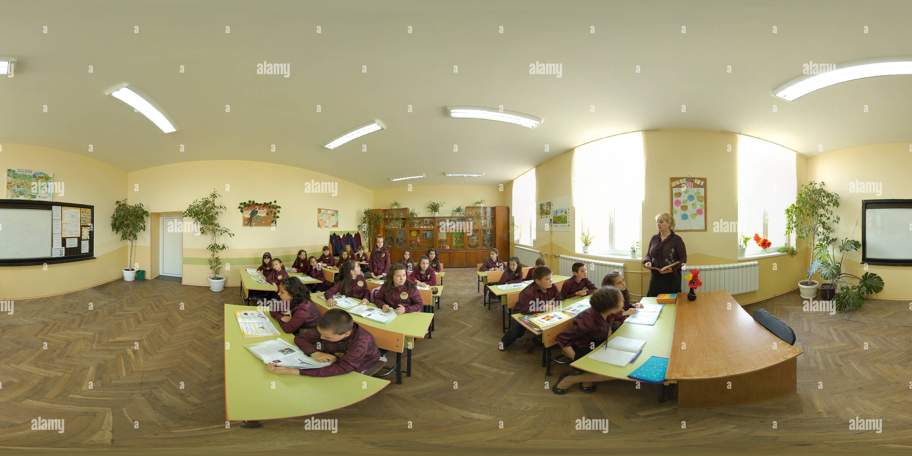 360 View Of In The Classroom Of Primary School Svetlina Topolitsa Alamy