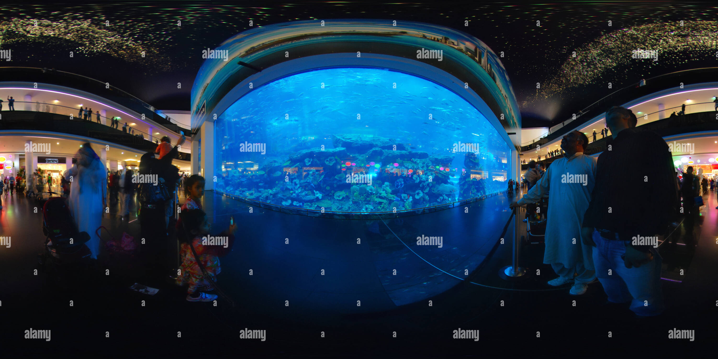 360 degree panoramic view of Dubai Mall Aquarium