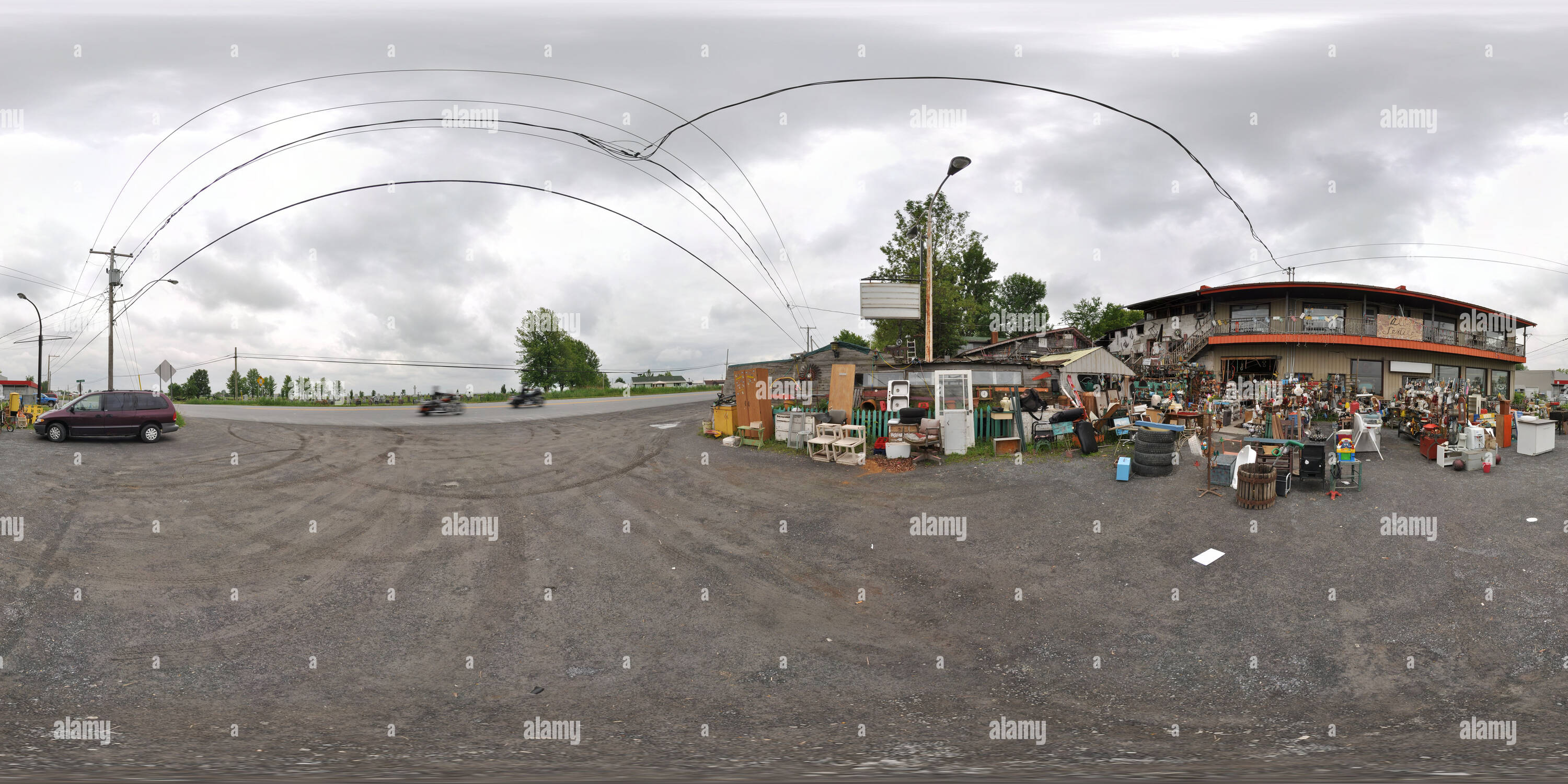 360° view of Sainte Martine flea market 1/10 Alamy