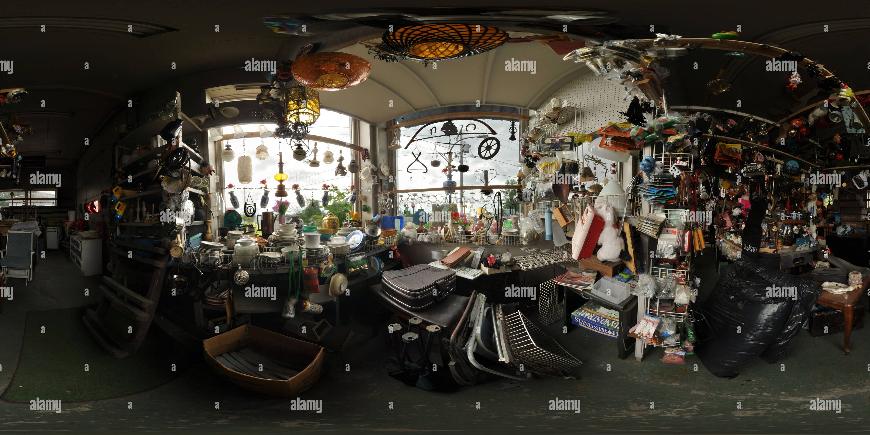 360° view of Sainte Martine flea market 4/10 Alamy