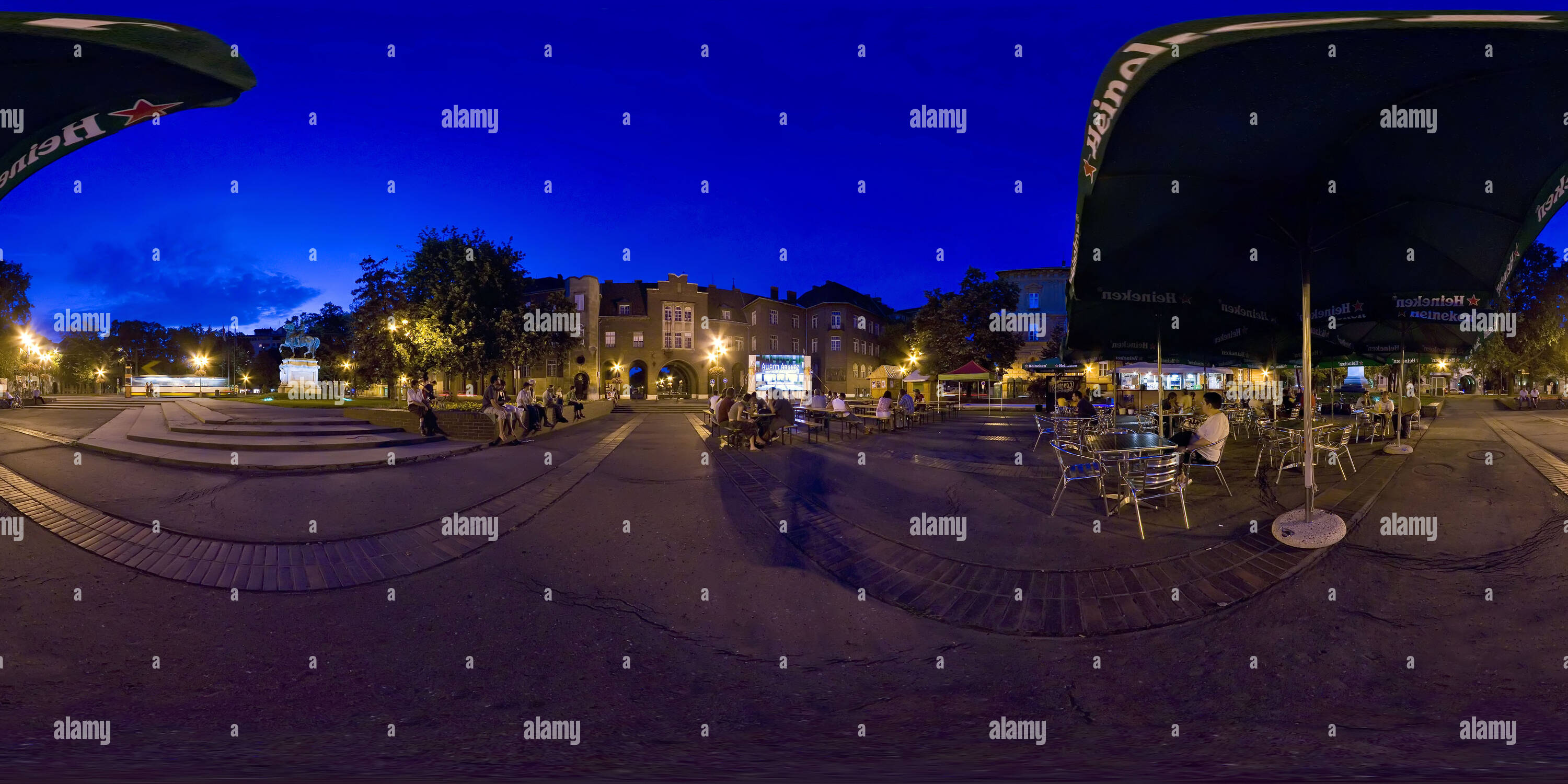 360-view-of-open-air-movie-festival-2009-by-night-alamy