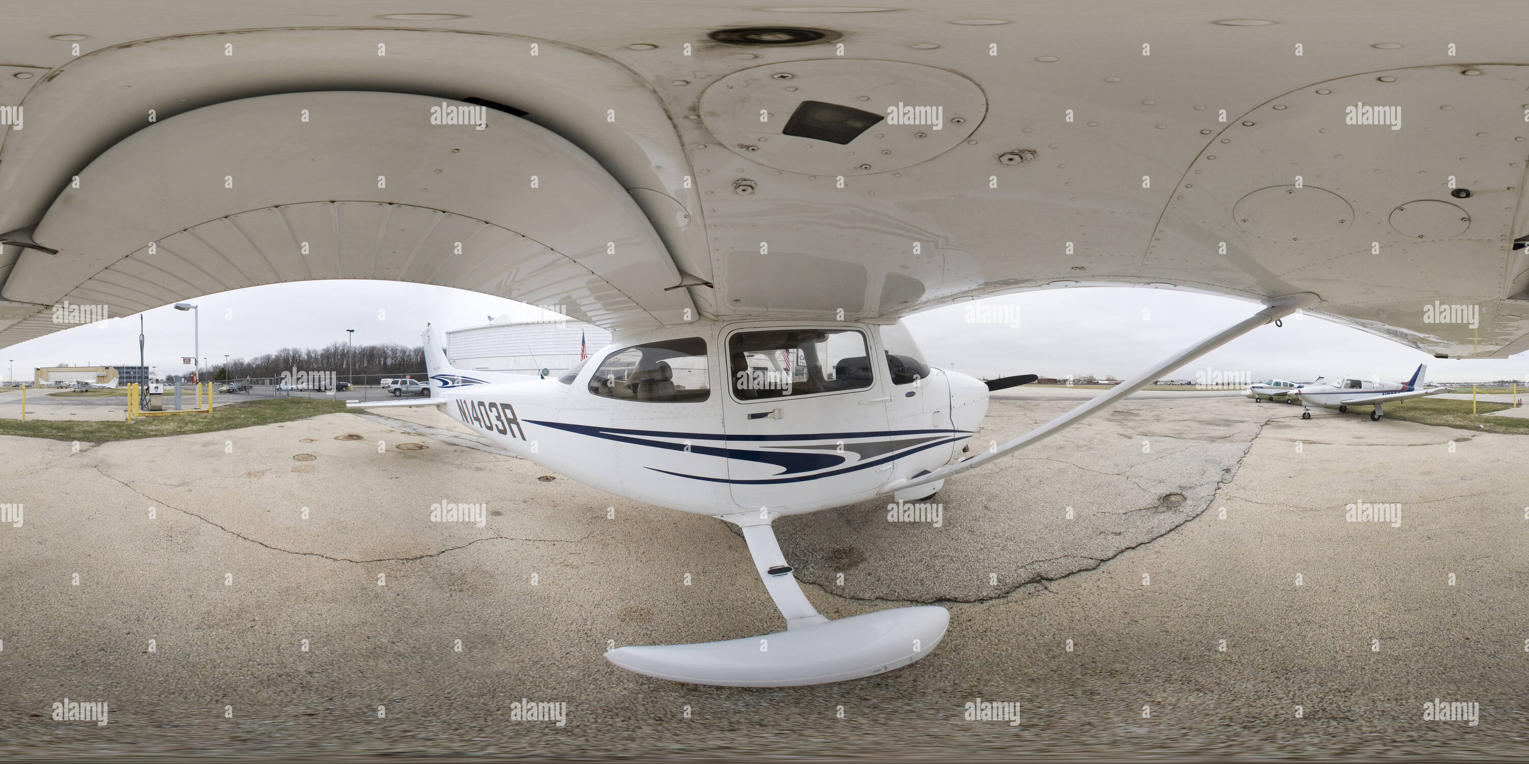 360° view of Under the wing of a Cessna two seater - Alamy