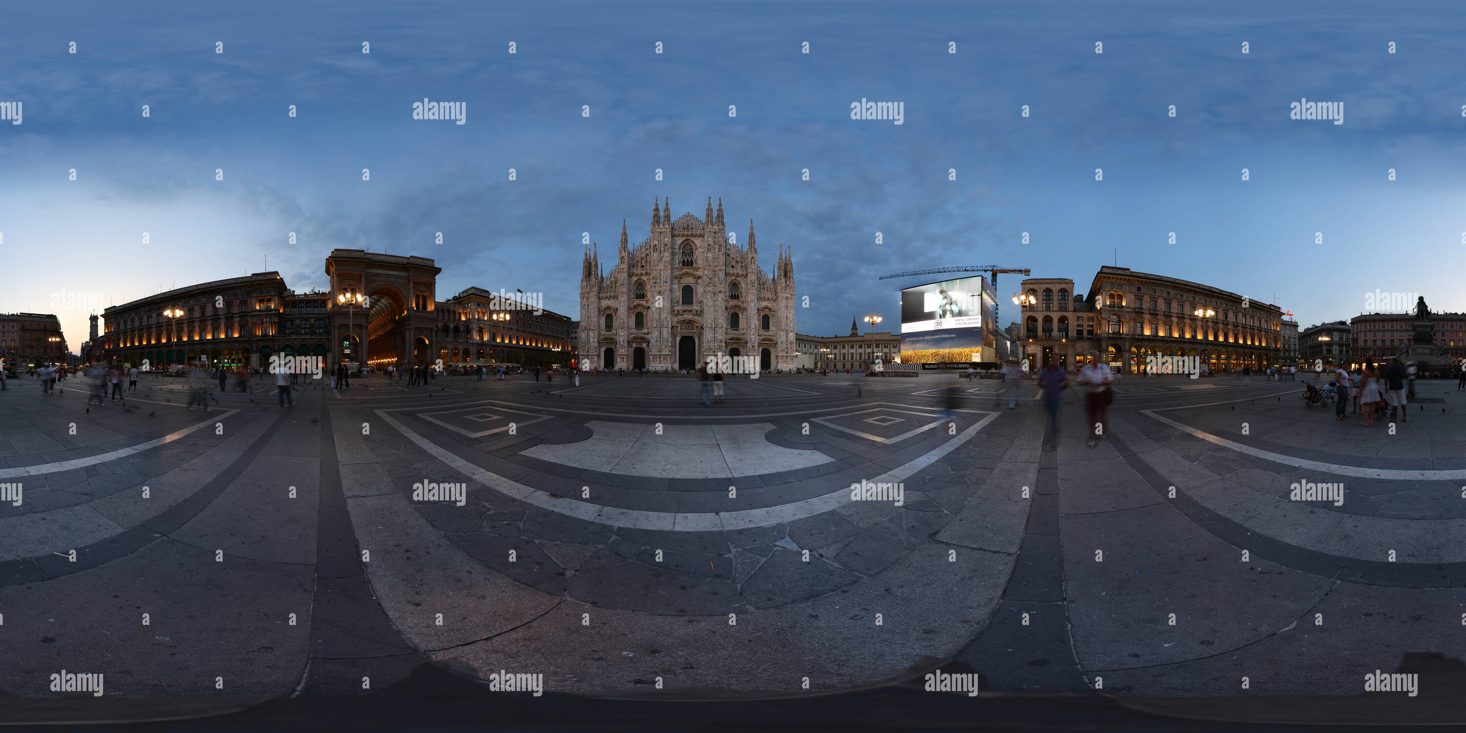 360° View Of Piazza Del Duomo Alamy