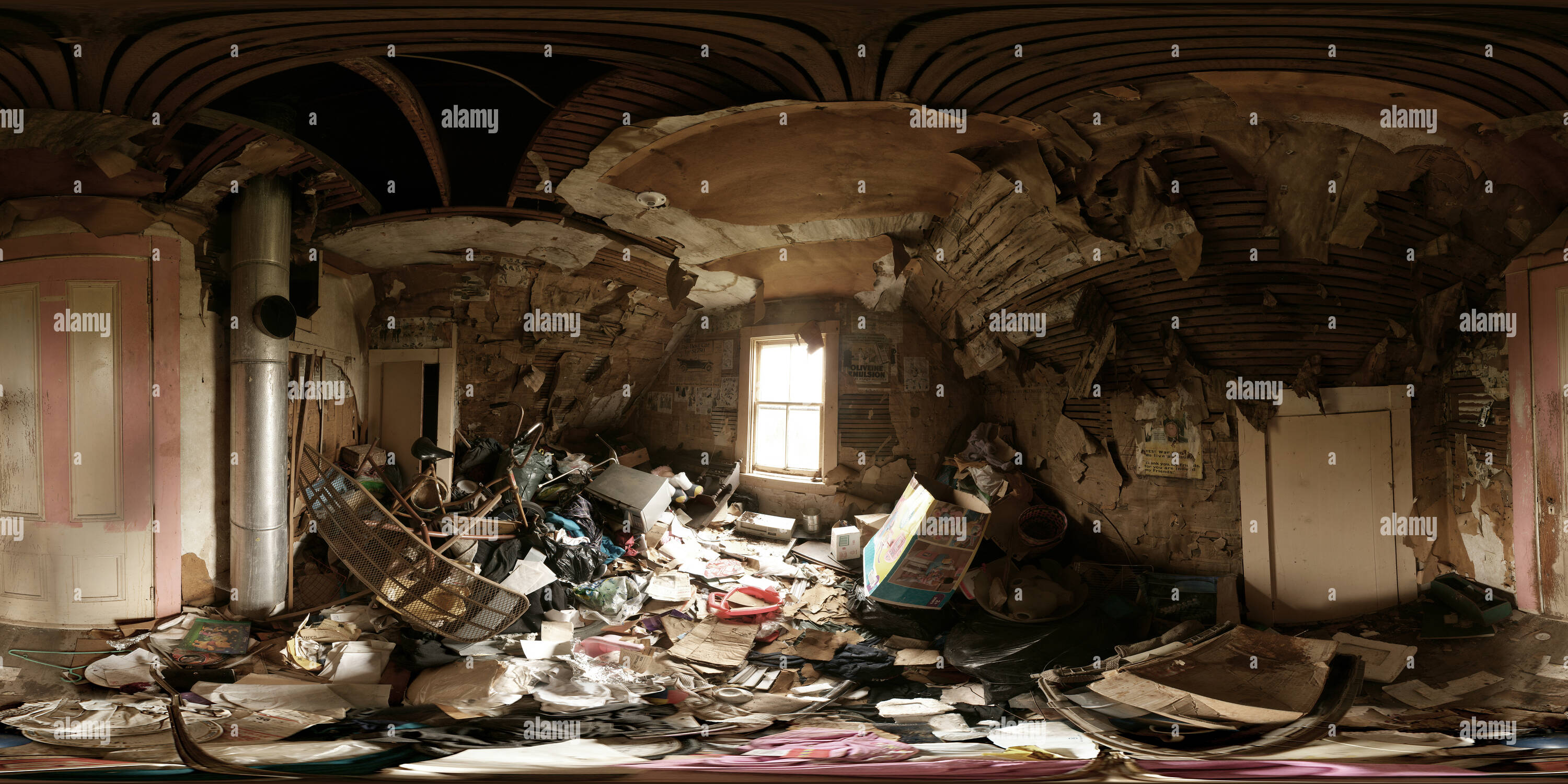 360° view of Gone Too Far - Unloved Room in an abandoned Farm House - Alamy