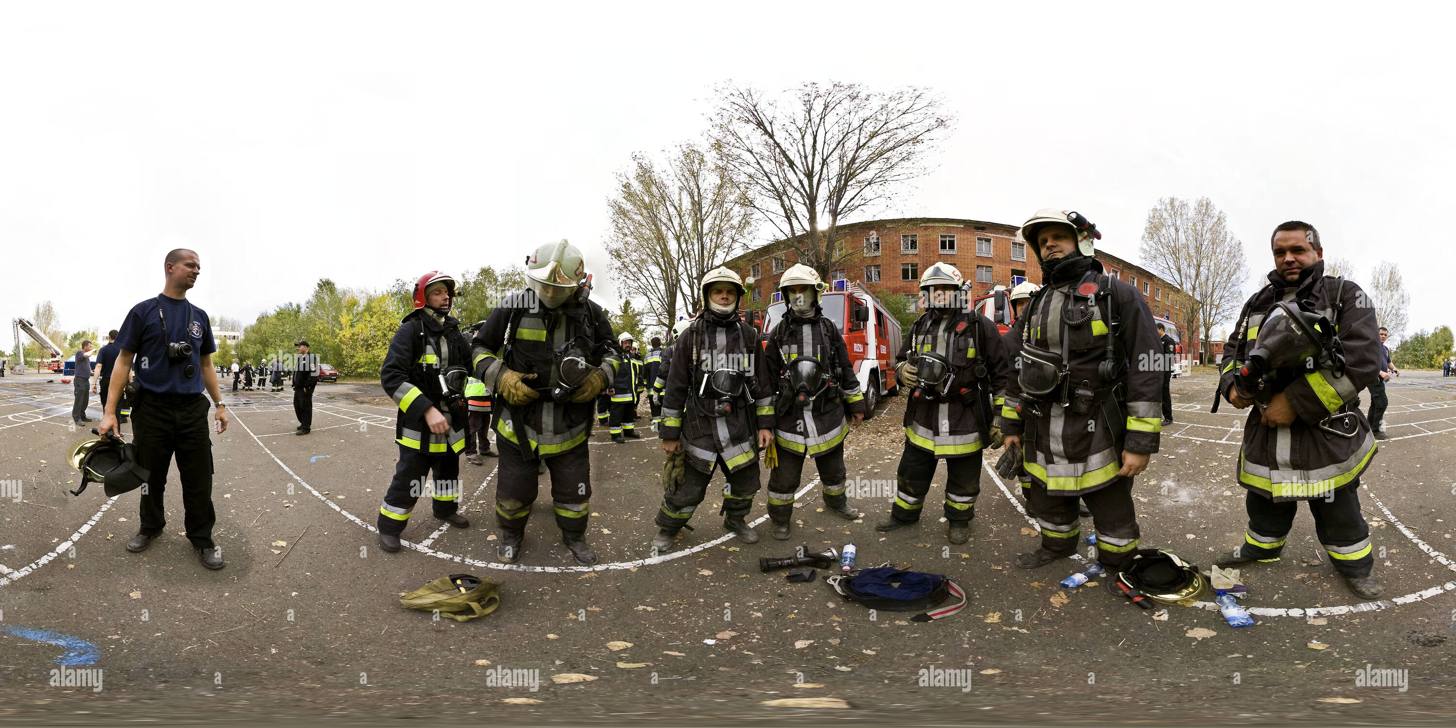 360-view-of-fire-fighting-practice-fireman-team-alamy