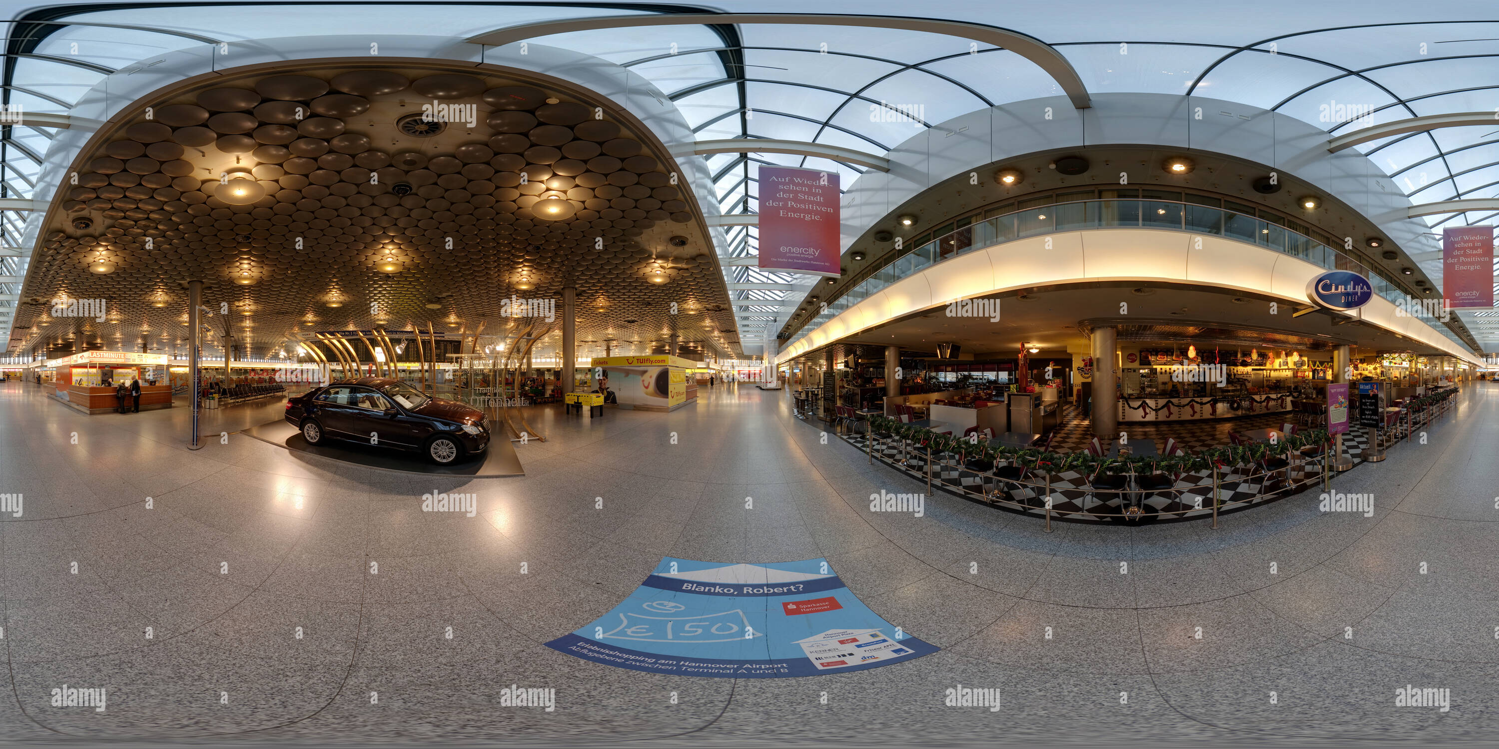 360° view of Hannover Airport. Terminal C. Abflug Alamy
