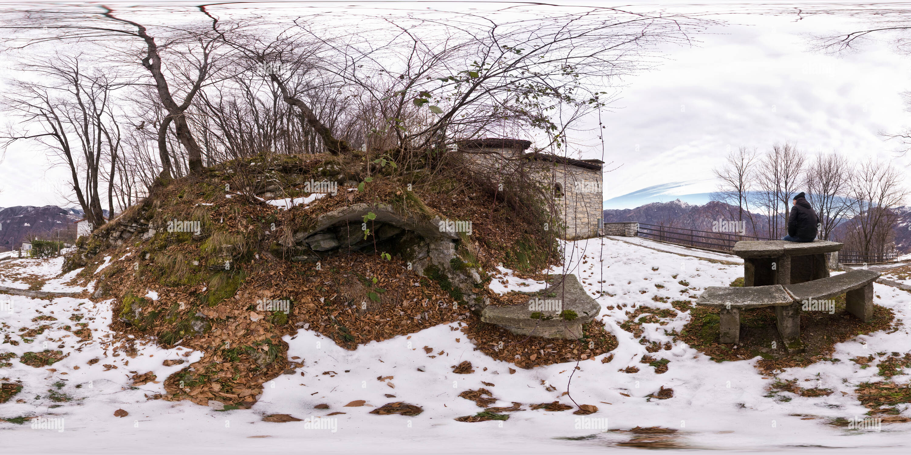 360 degree panoramic view of Cappelletta di Ramponio-Verna