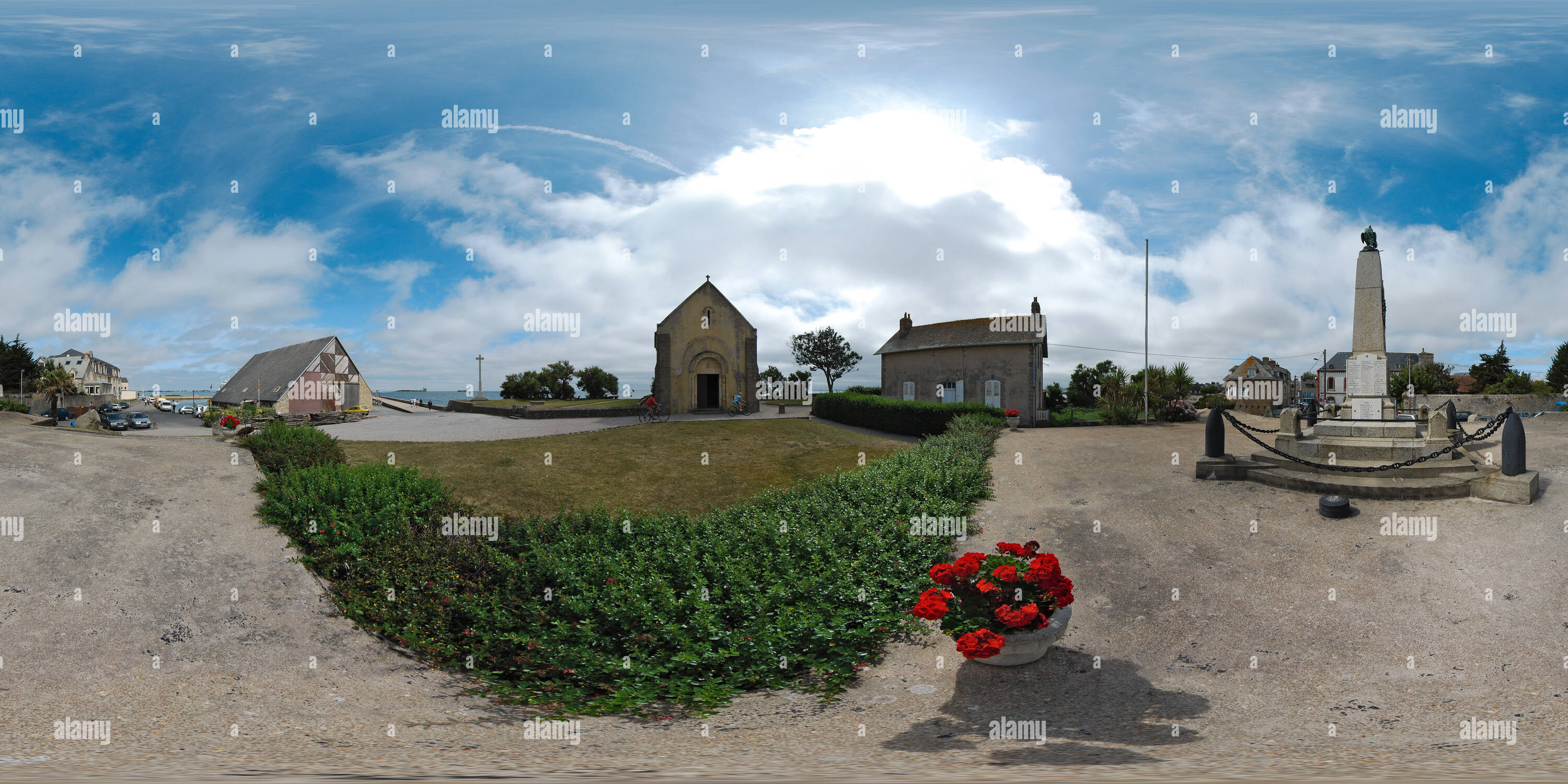 360° view of Chapelle des Marins et Monument aux Morts de Saint-Vaast ...