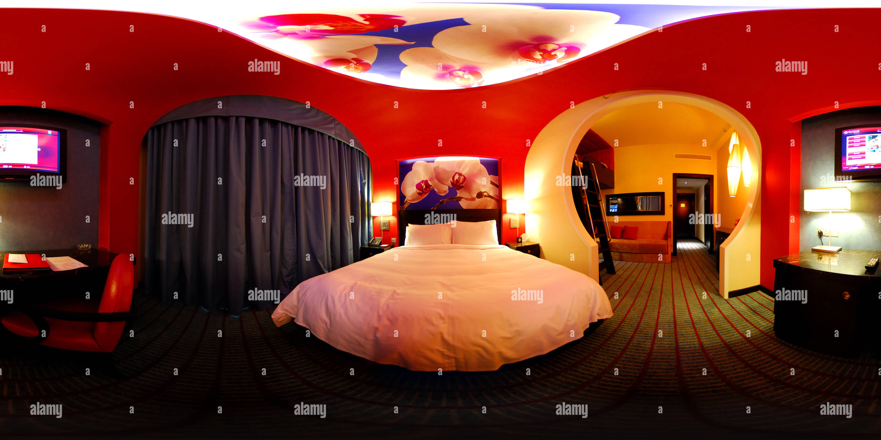 360 View Of Deluxe Family King Room Festive Hotel