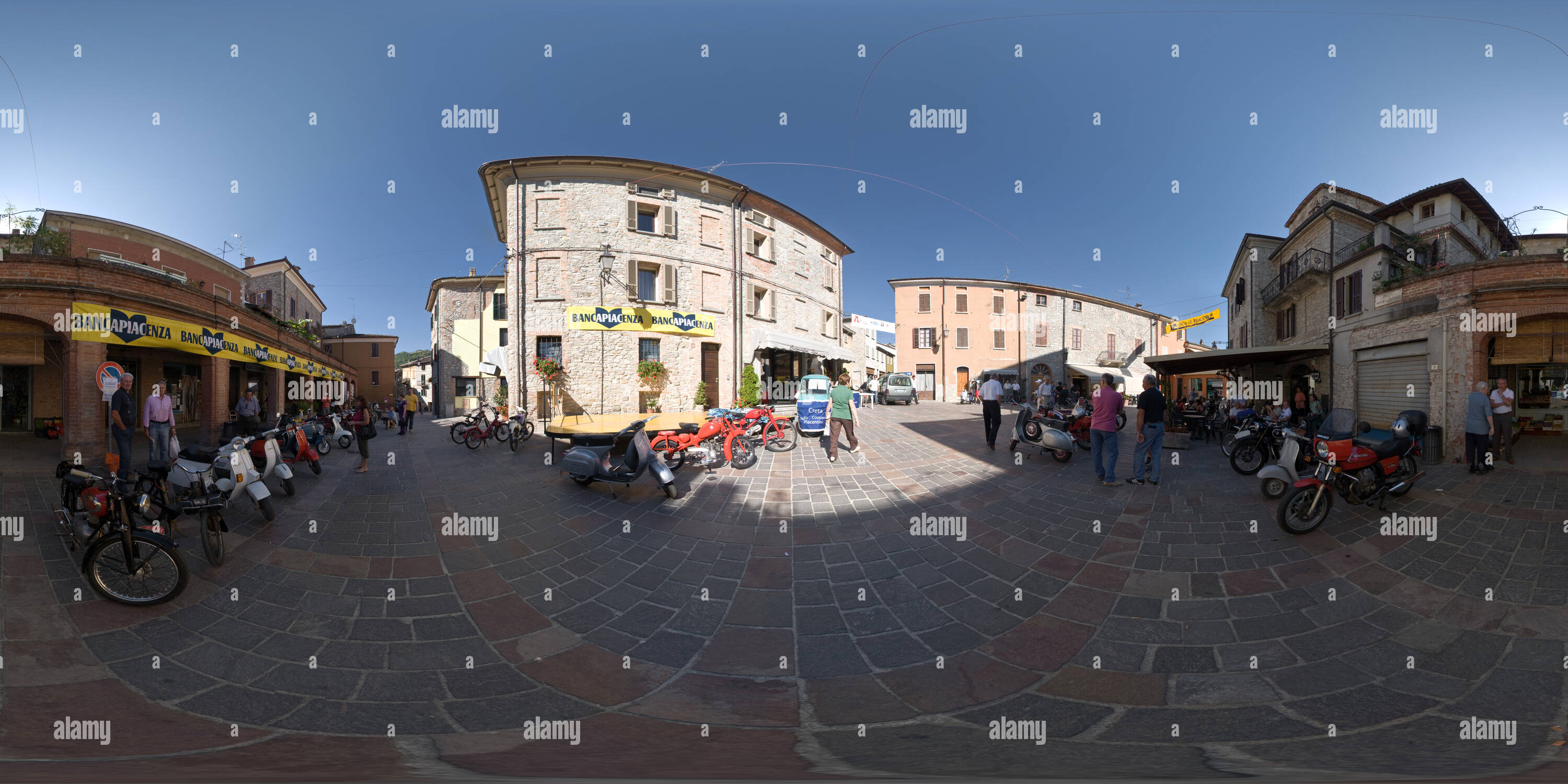 360 degree panoramic view of raduno di moto d'epoca a Nibbiano