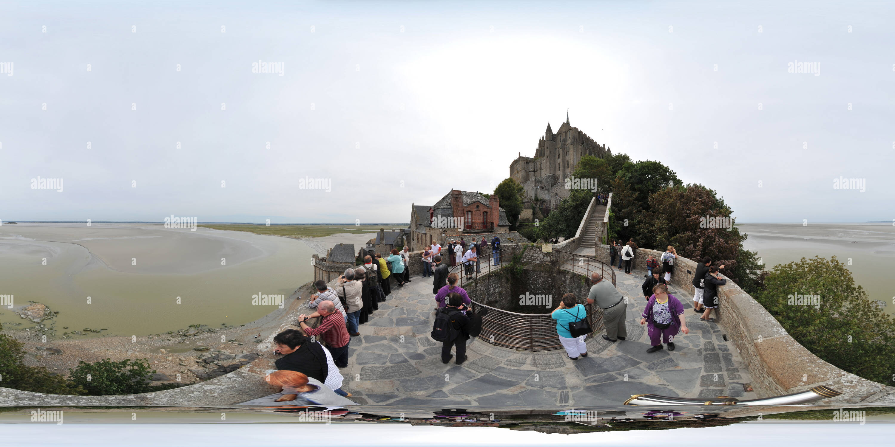 360° view of Embankment of the Mont Saint Michel Alamy