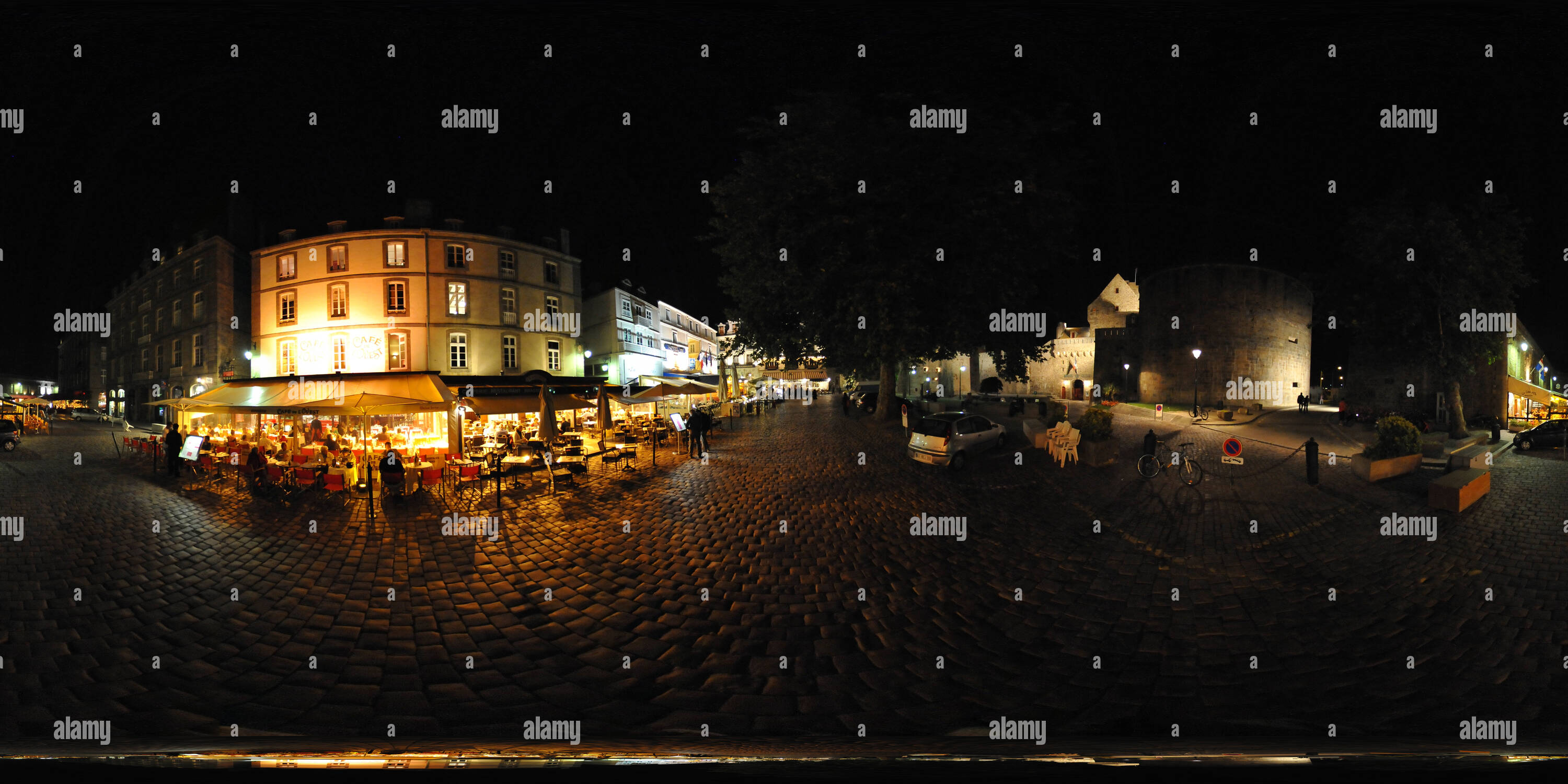 360° view of Saint-Malo intra-muros by night - Alamy