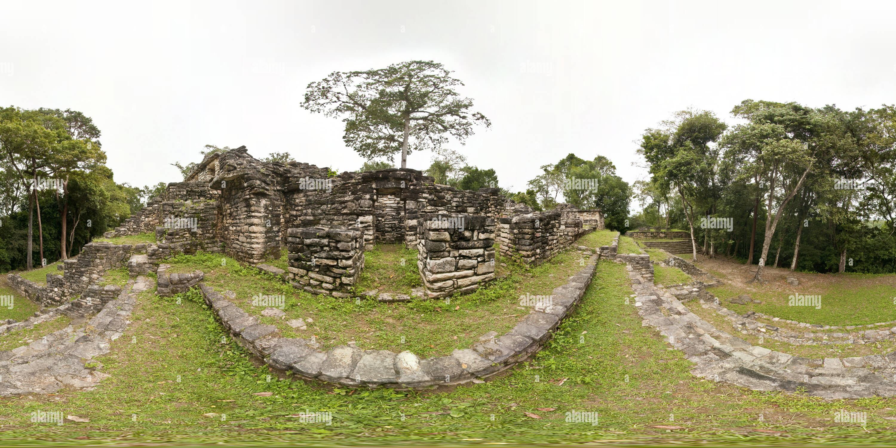 360° view of Mayan Ruins at Yaxchilan - Alamy